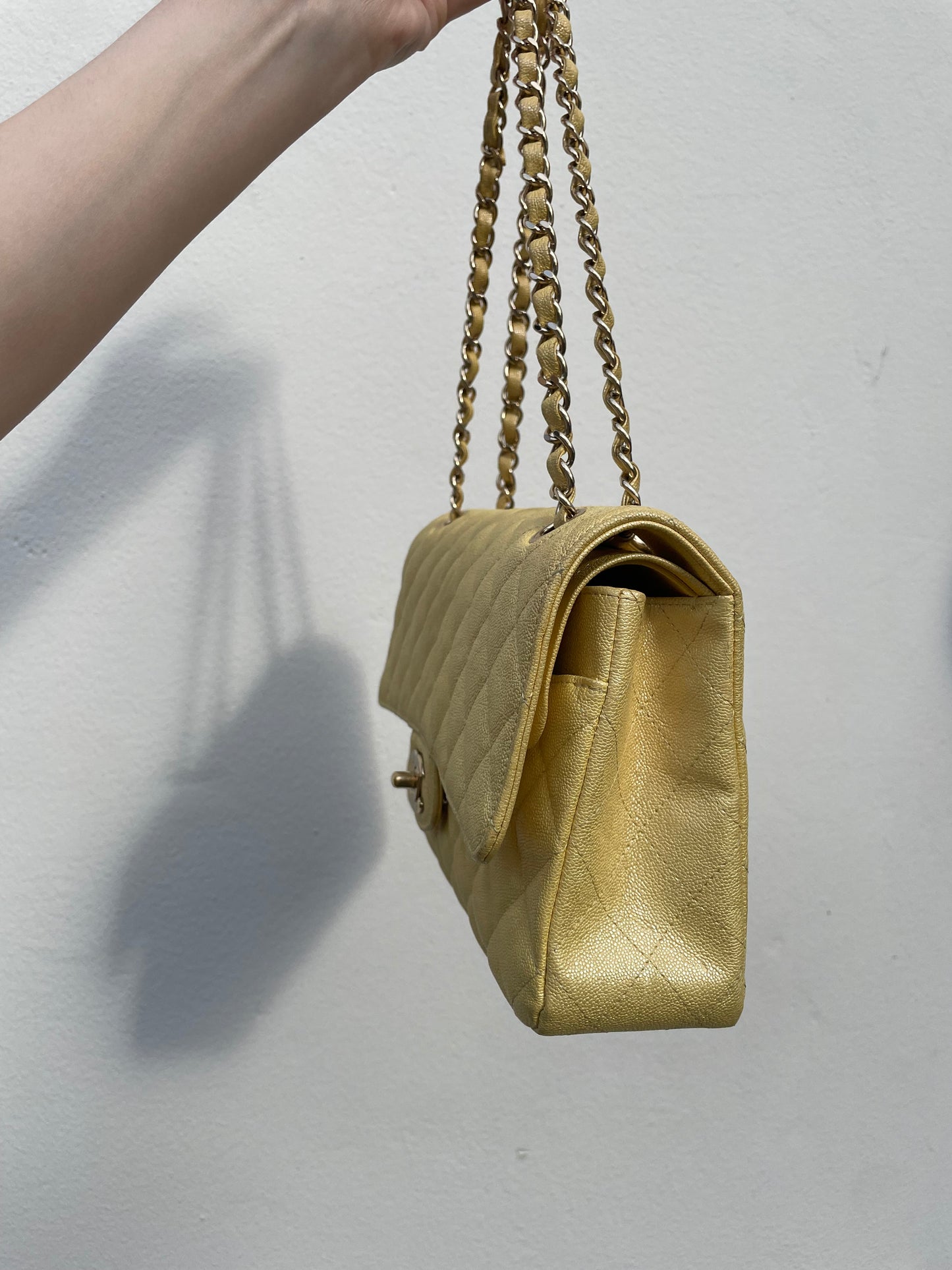Chanel Classic Flap Bag - Medium - Limited Edition - Iridesent gul - Guld hardware