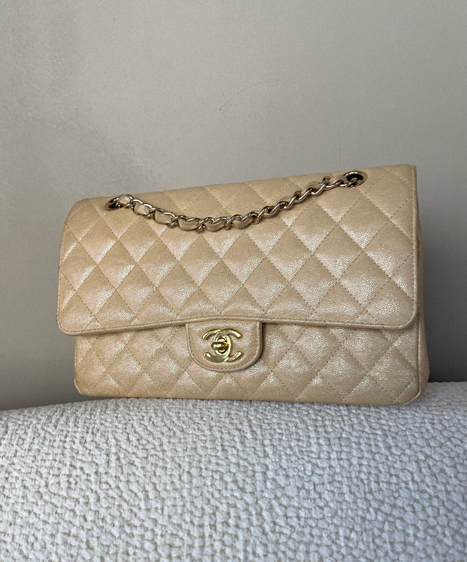 Chanel Classic Flap Bag - Medium - Limited Edition - Iridescent beige - Guld hardware