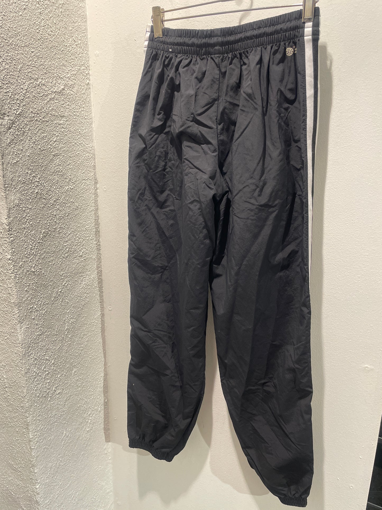 Adidas - Windbreaker Sweatpants - Black/White - Medinas Wardrobe - EU36