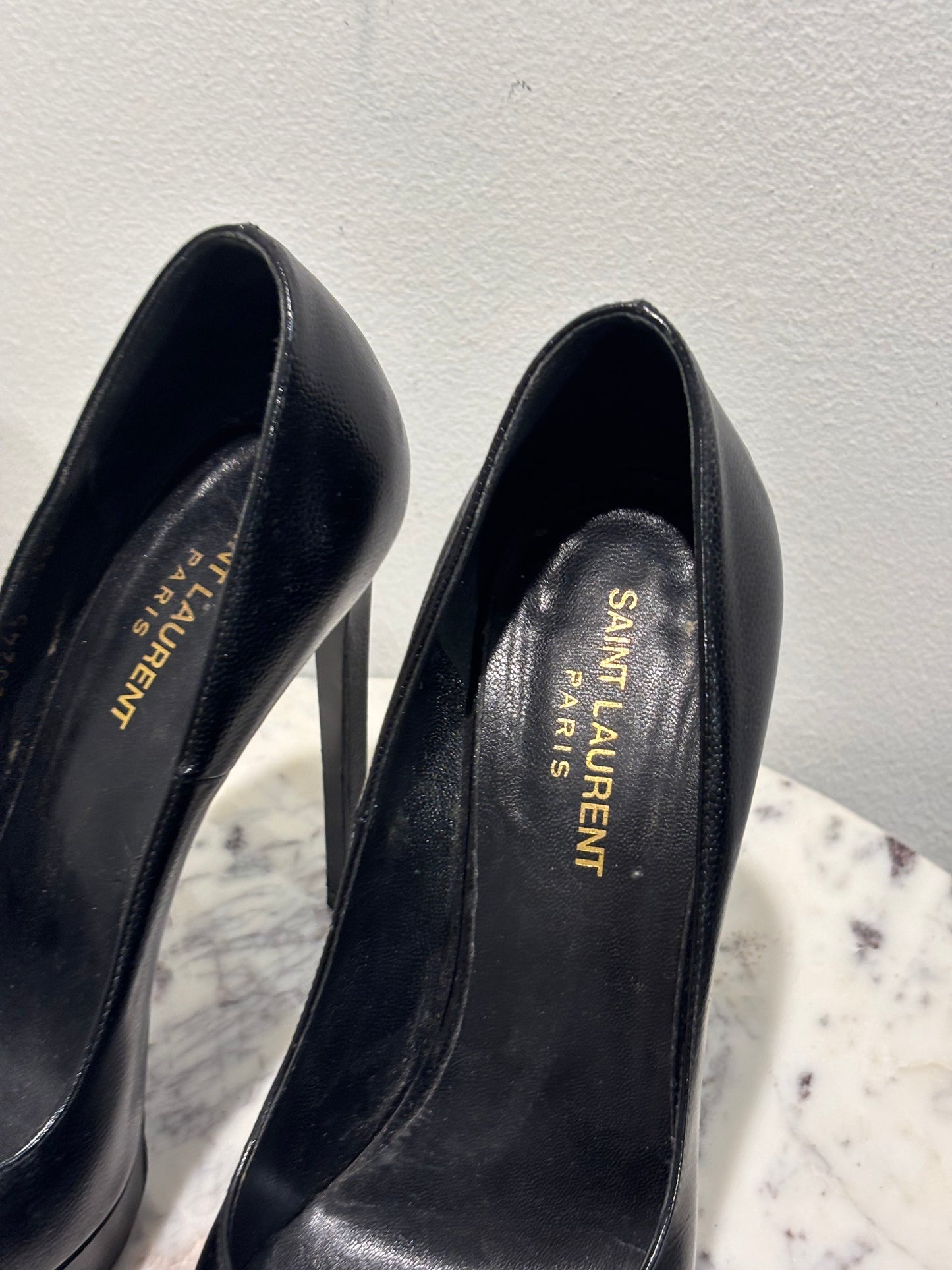 Saint Laurent - Janis platform pumps - grained leather - 100 mm - 38,5 - Medinas Wardrobe