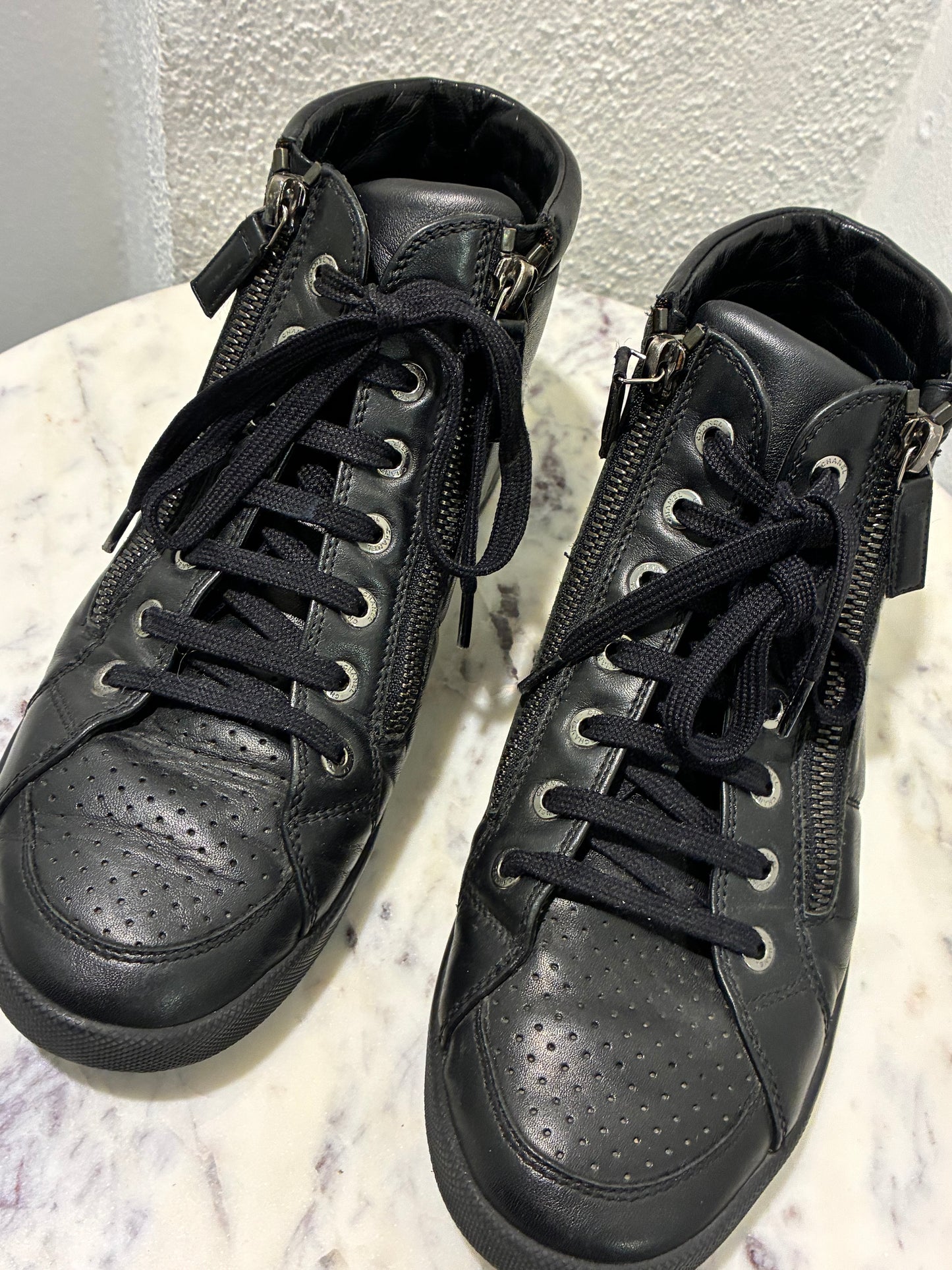 Chanel Black High-Top Sneakers - 37,5