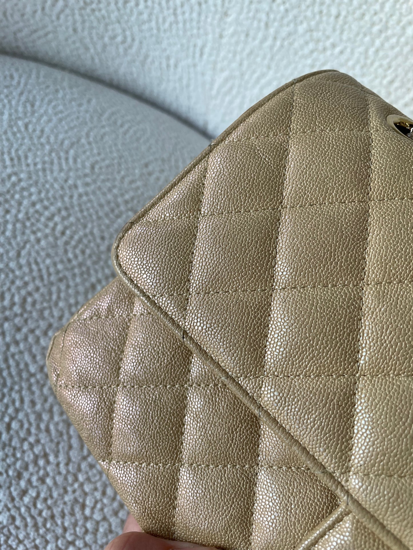 Chanel Classic Flap Bag - Medium - Limited Edition - Iridescent beige - Guld hardware