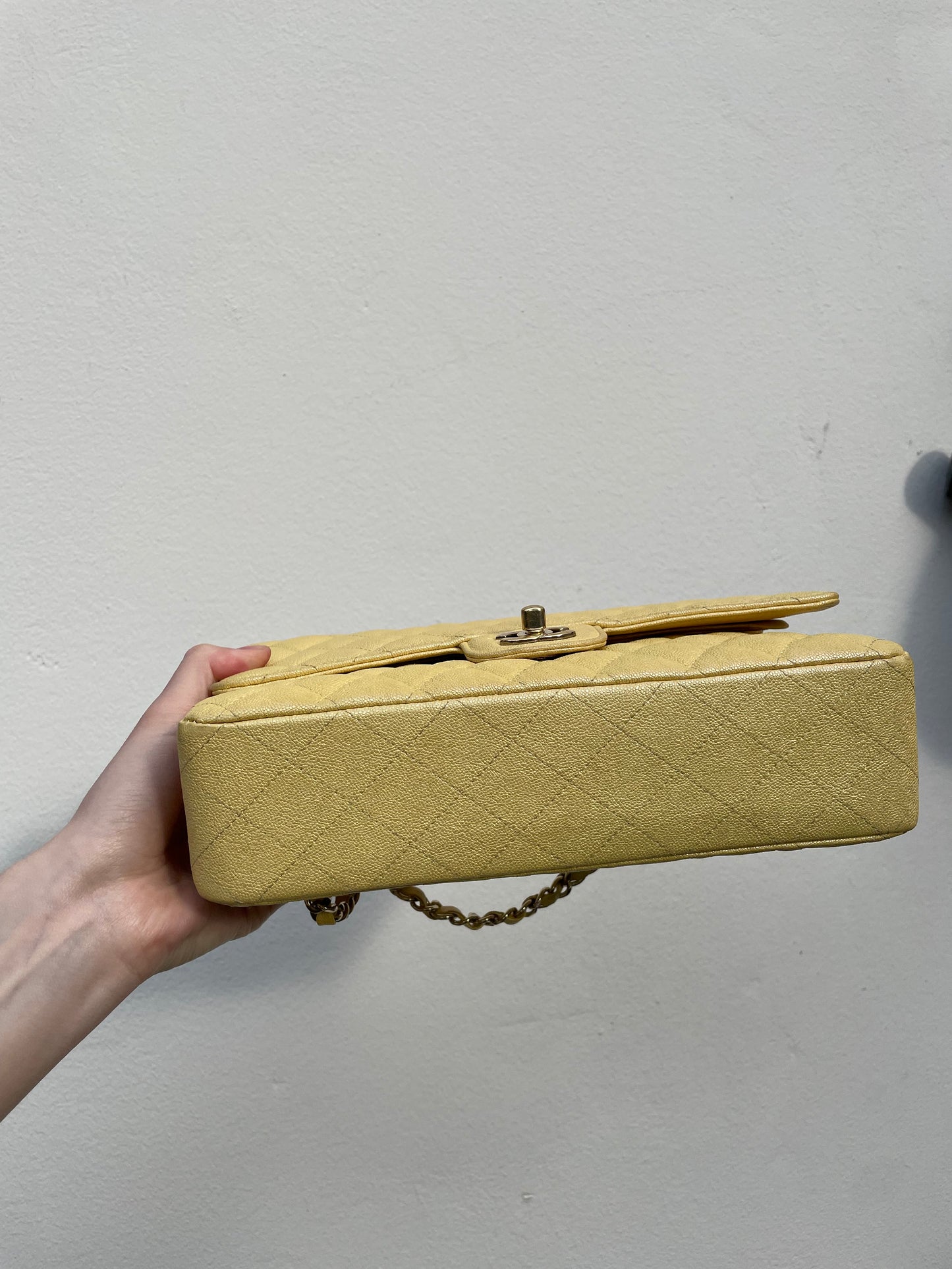 Chanel Classic Flap Bag - Medium - Limited Edition - Iridesent gul - Guld hardware