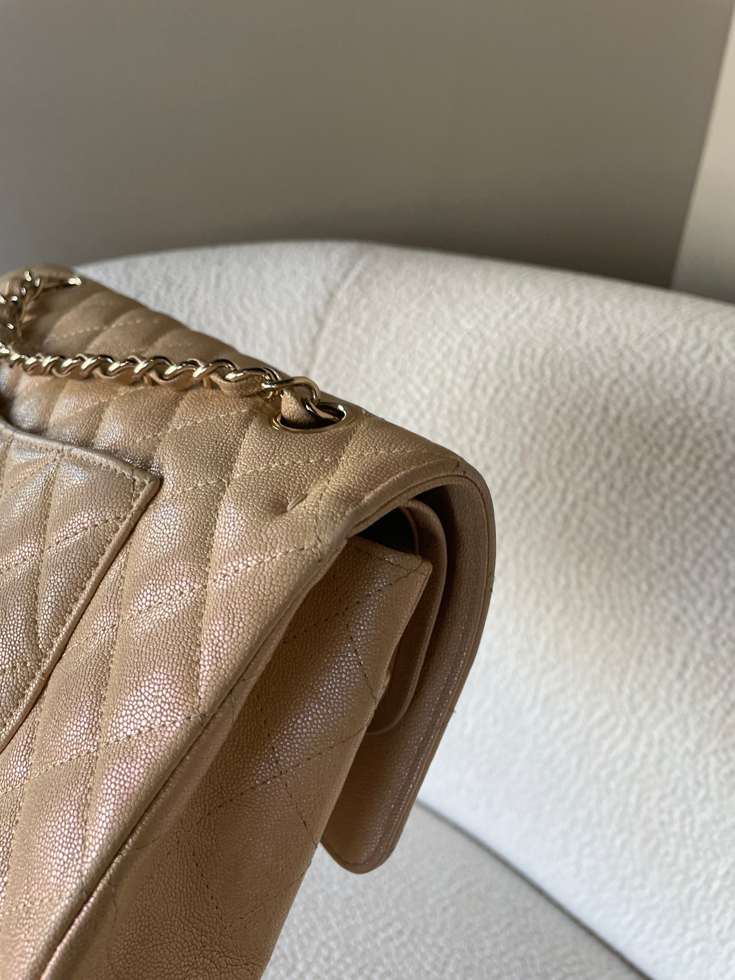 Chanel Classic Flap Bag - Medium - Limited Edition - Iridescent beige - Guld hardware