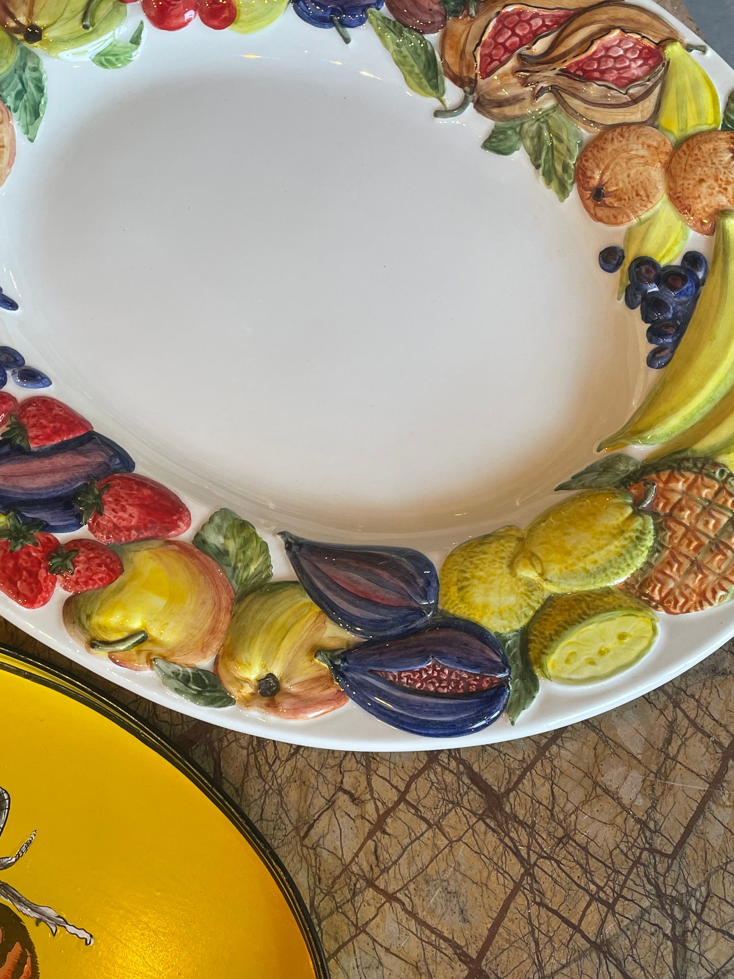 Stort fad m. frugtmotiv - Italiensk porcelæn