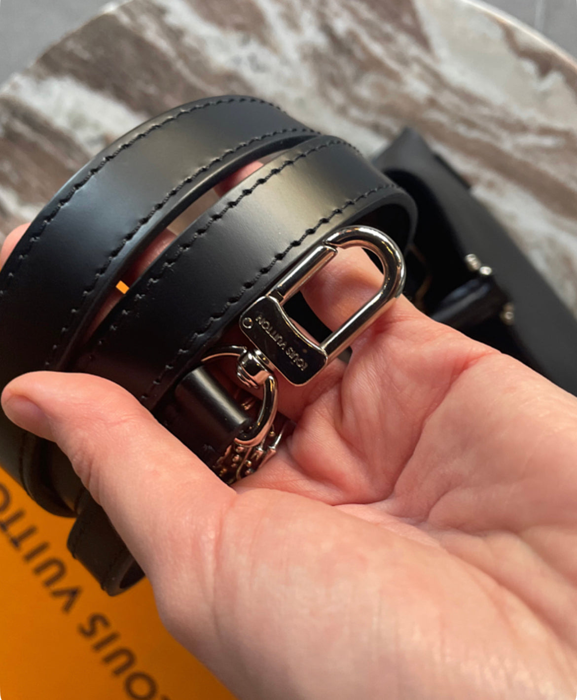 Louis Vuitton - Håndtaske med rem - Alt medfølger