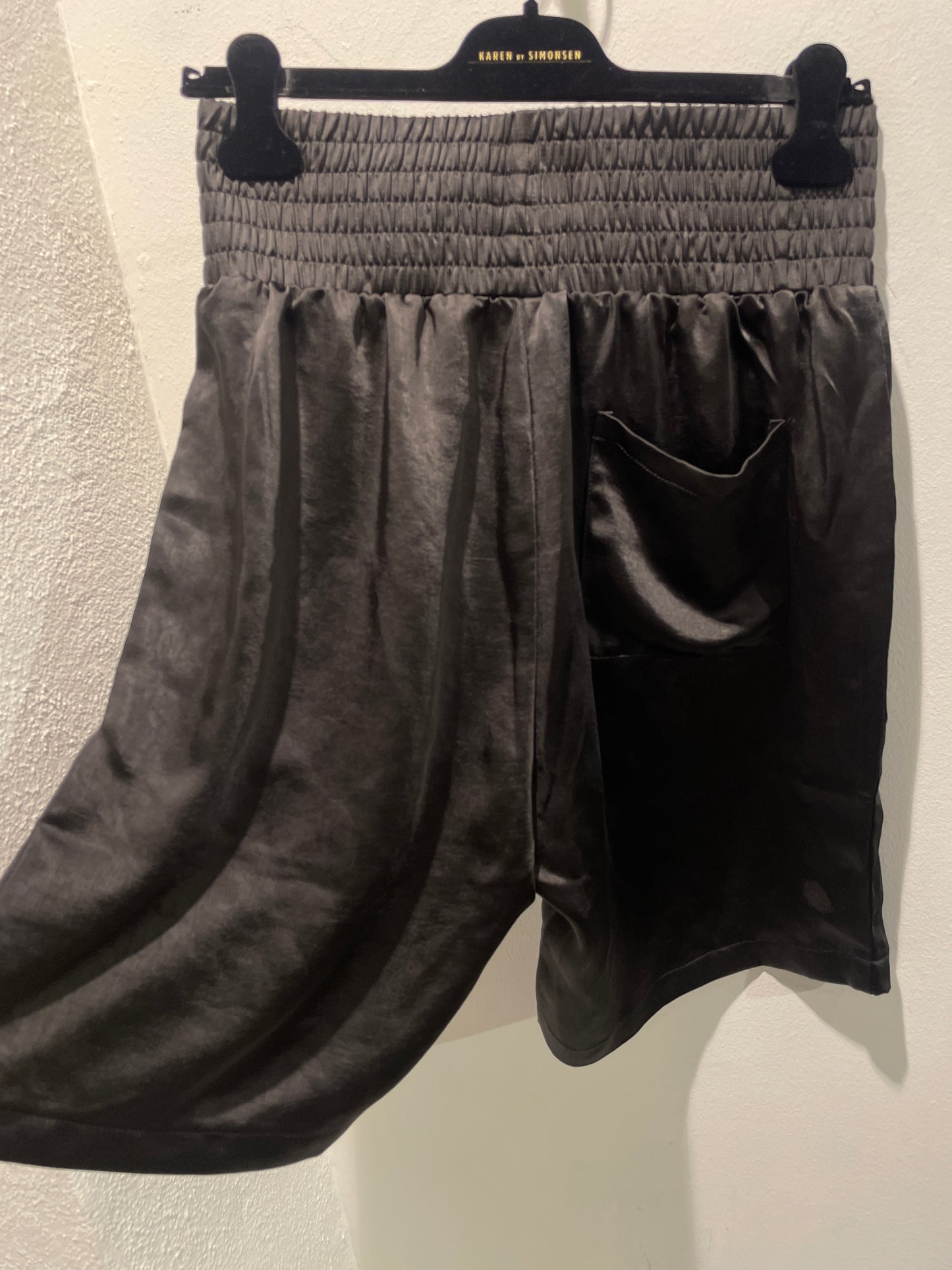 Sundarbay - Shorts - Black Satin - S - Medinas Wardrobe