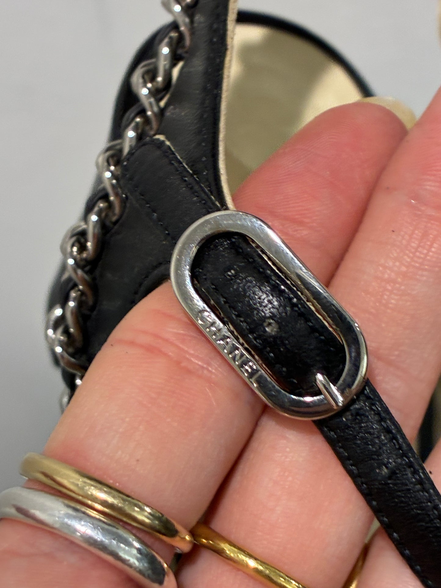 Chanel CC Chain Sandals - Leather & Silver Logos - 39,5