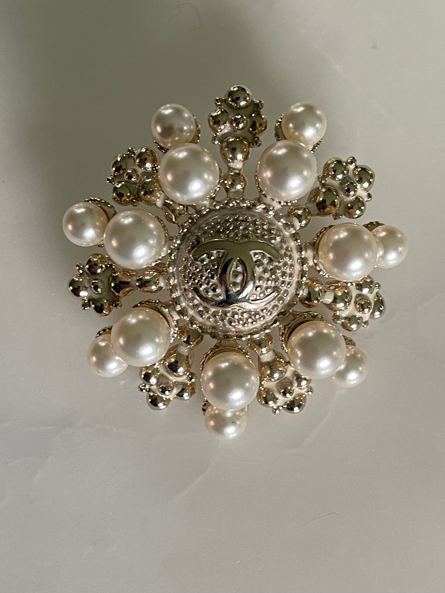 Broche - Chanel