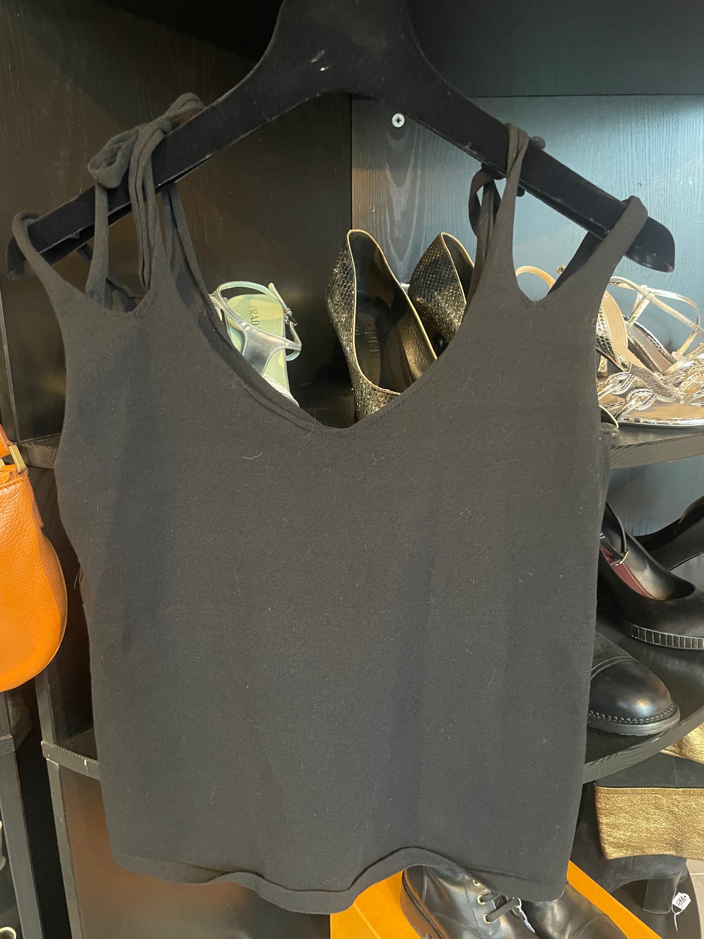 Chanel - Top m. bindebånd på skulder