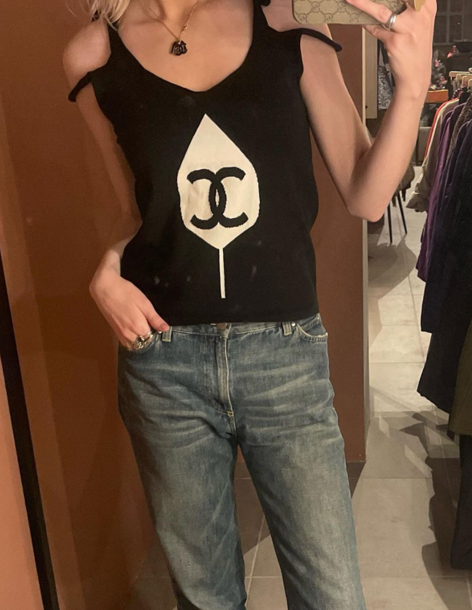Chanel - Top m. bindebånd på skulder