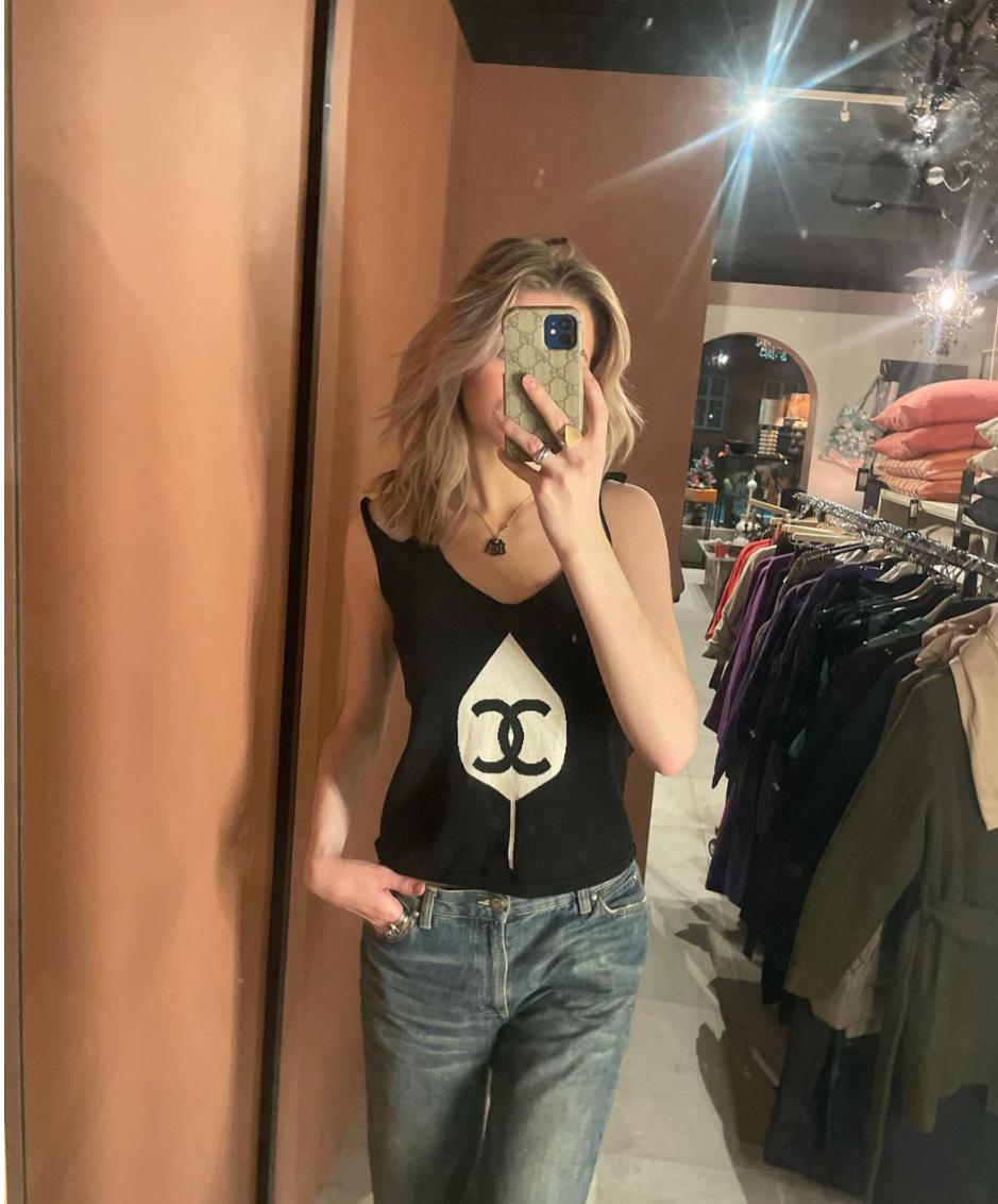 Chanel - Top m. bindebånd på skulder