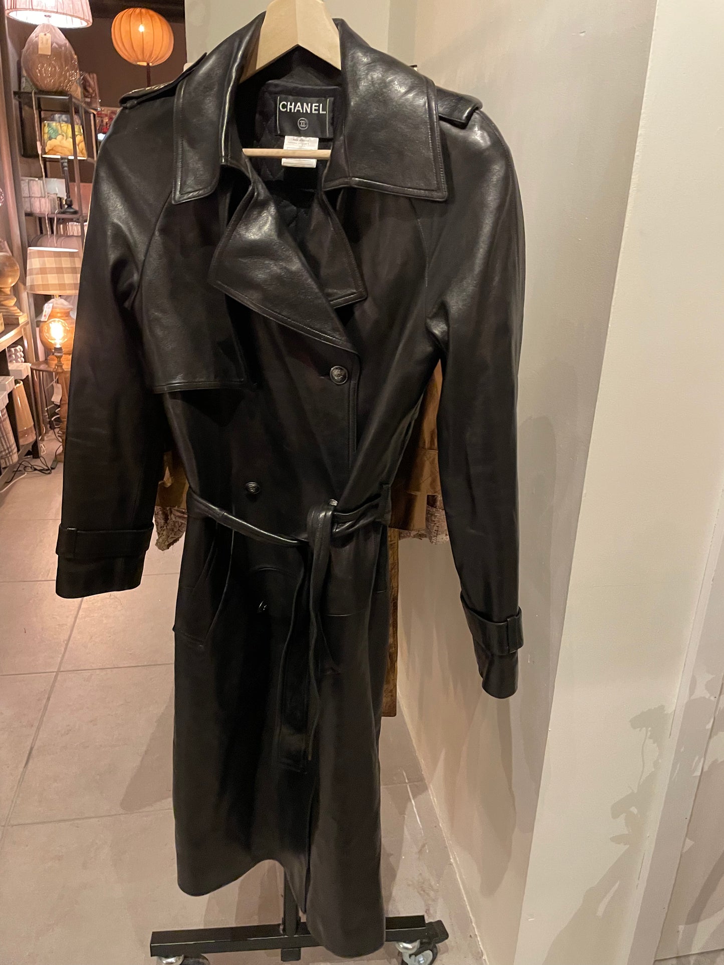Chanel Trenchcoat i sort lammeskind - Chanel