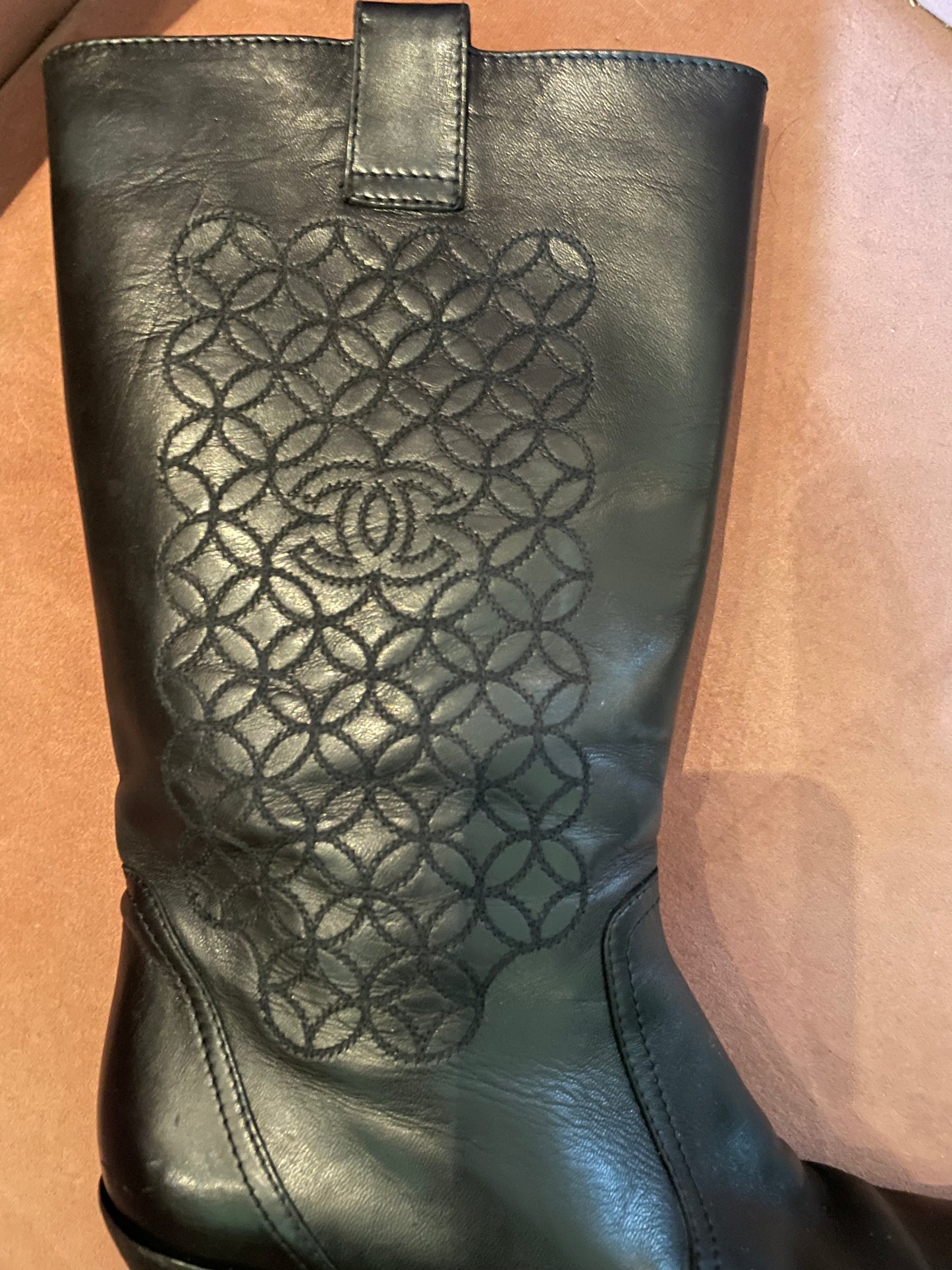 Chanel - Cowboystøvler med CC logo i mønstersyning