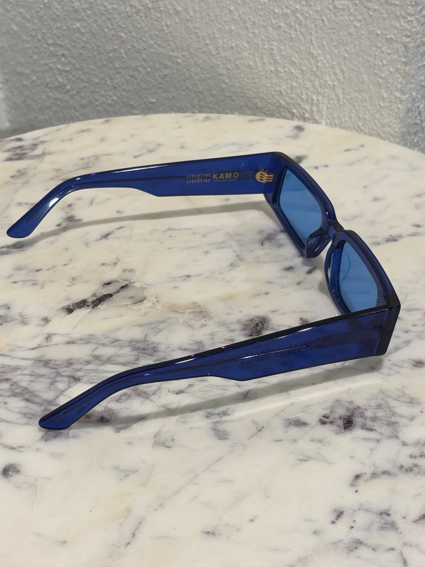 Kamo - Sunglasses - Electric blue - Medinas Wardrobe