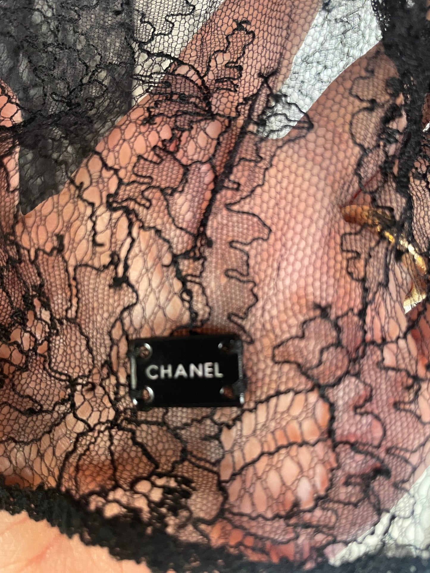 Chanel - Blondetop m. Camelia & Emblem - str. S/M