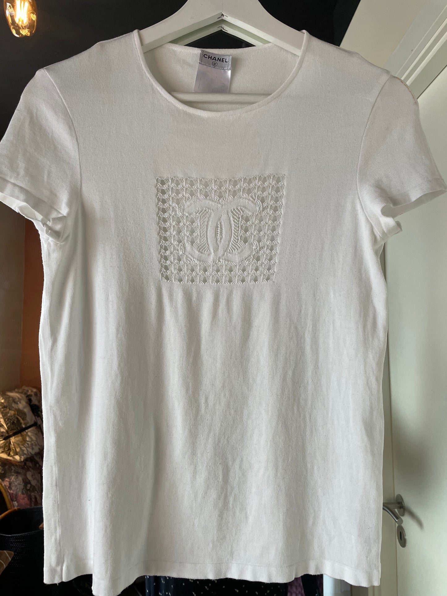 Chanel - T-shirt - CC logo front - hvid - str. S/M