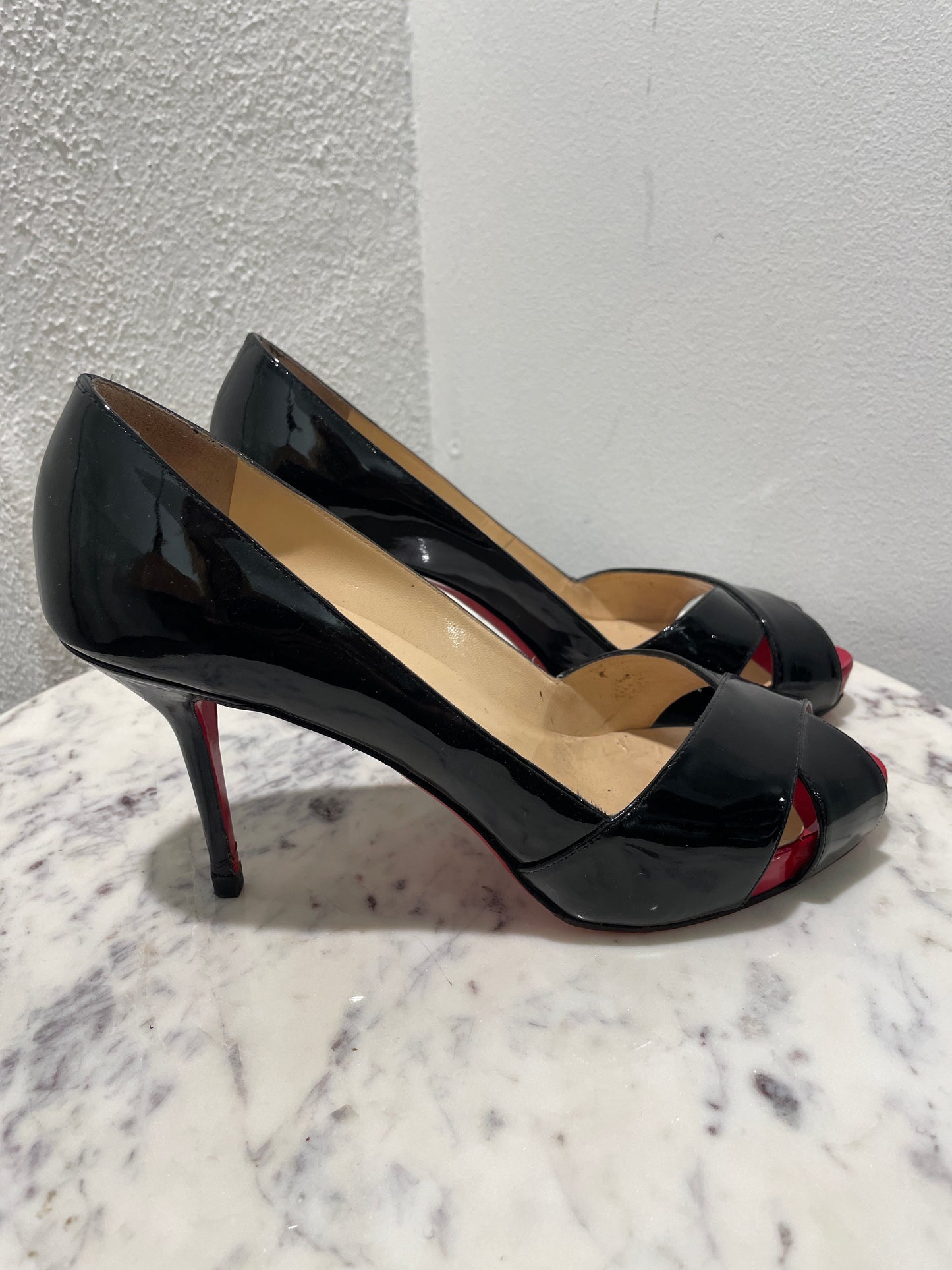 Christian Louboutin Shelley Pumps in Patent Leather – 40,5