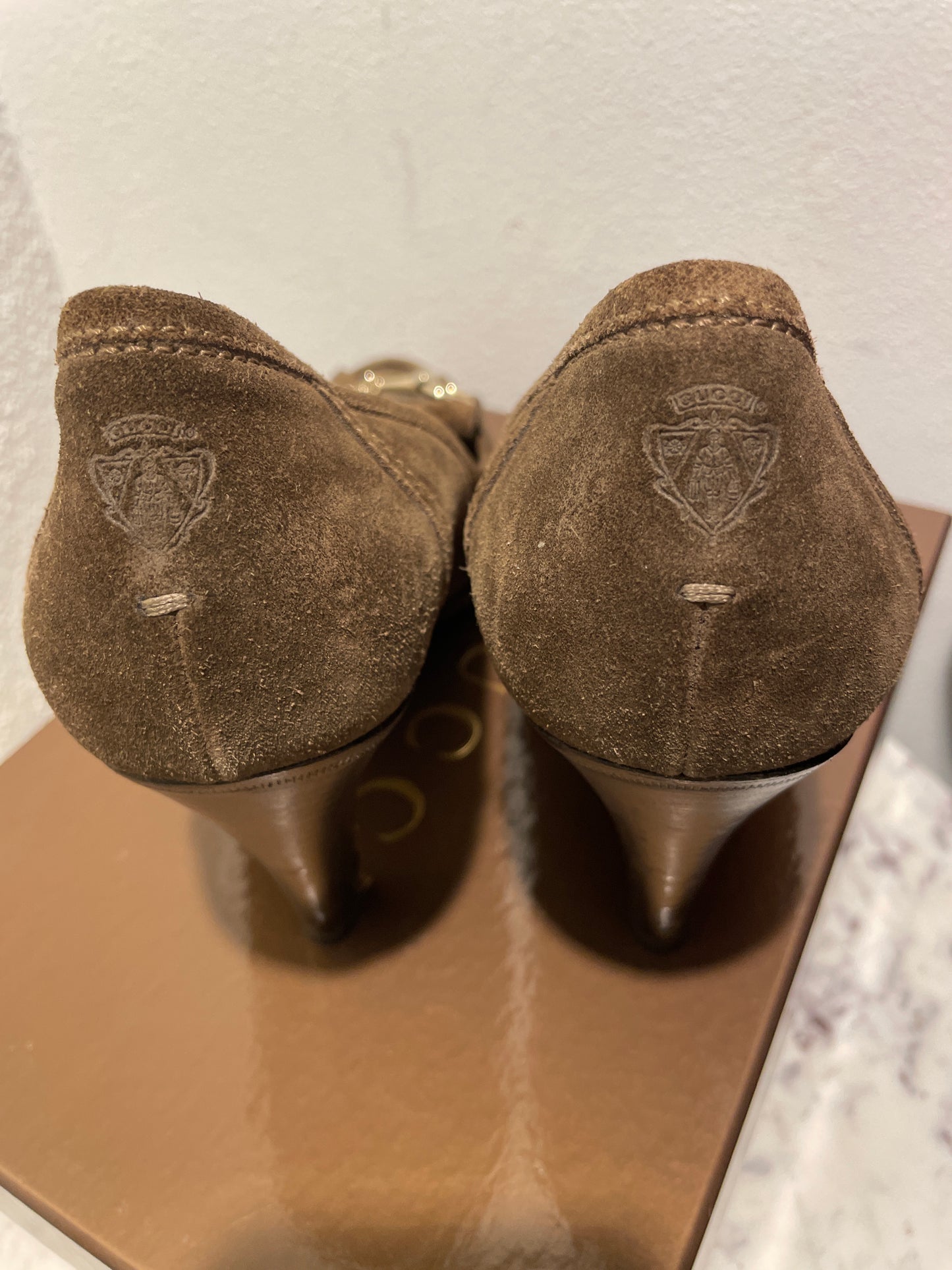 Gucci Vintage Horsebit Suede Pumps – Size EU 40C / Dark Brown