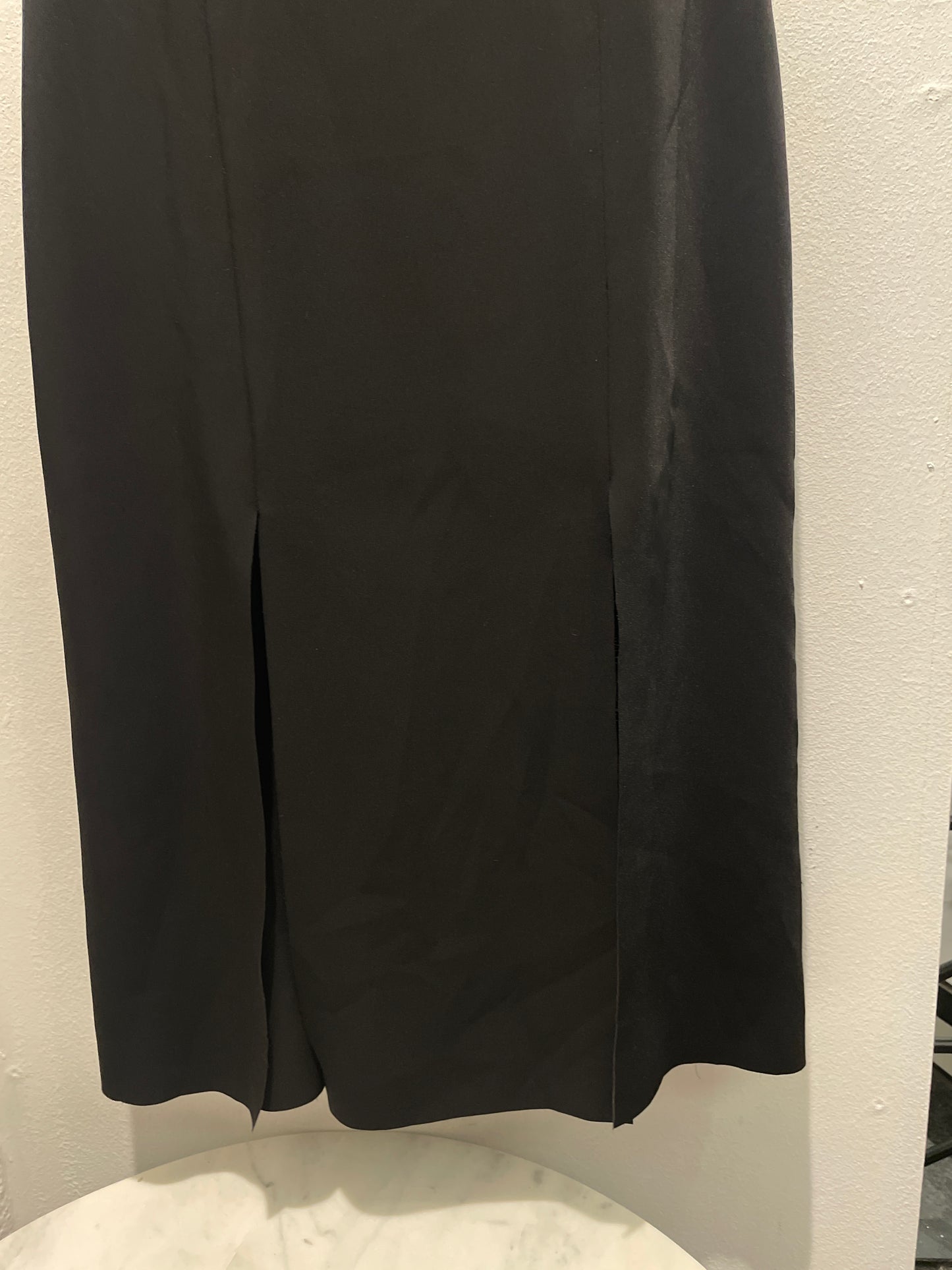 Seventy Venezia — Minimalist Black Knit Dress with Front Slits - EU36