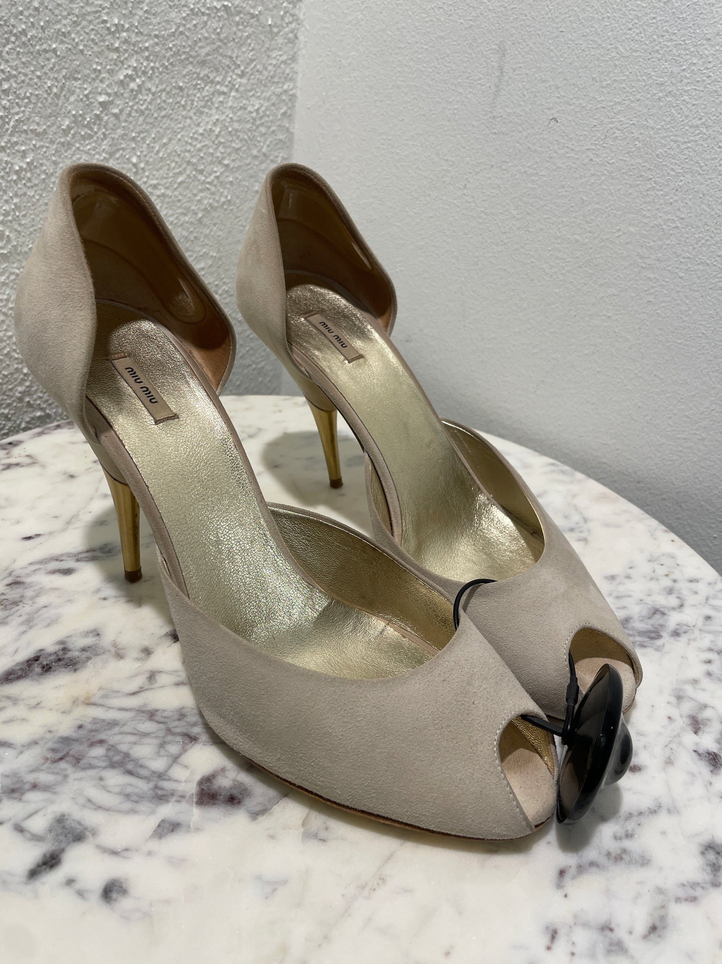 Vintage Miu Miu Beige Suede Peep-Toe Pumps with Gold Heels - 39