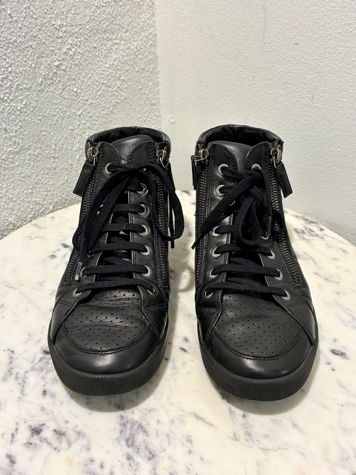 Chanel Black High-Top Sneakers - 37,5