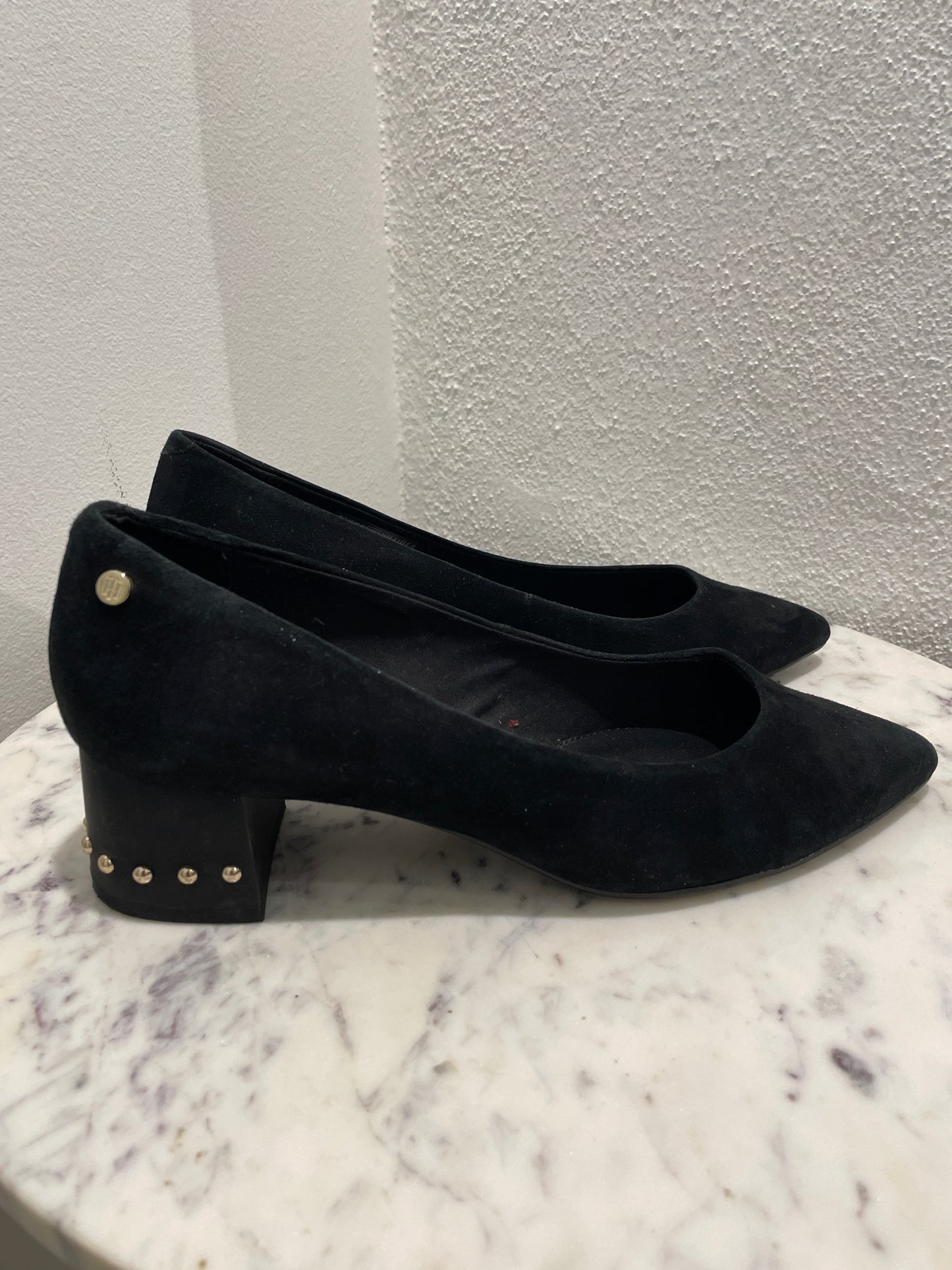 Tommy Hilfiger Round Stud Suede Block Heel Pumps – Black - 40
