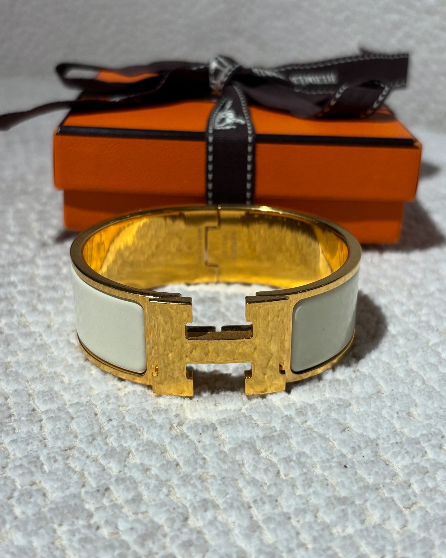 Hermés Clic H Bracelet - White & Gold - Size PM