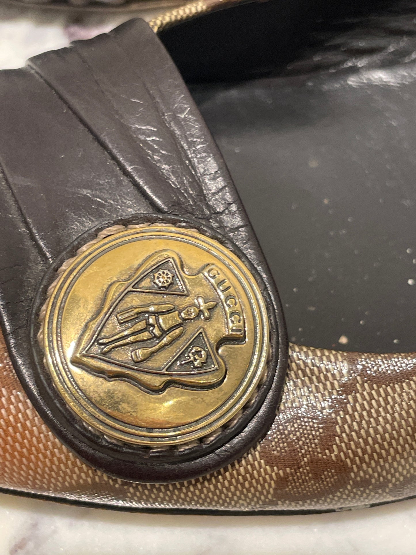 Gucci GG Supreme Canvas Ballet Flats With Crest Detail - 39,5