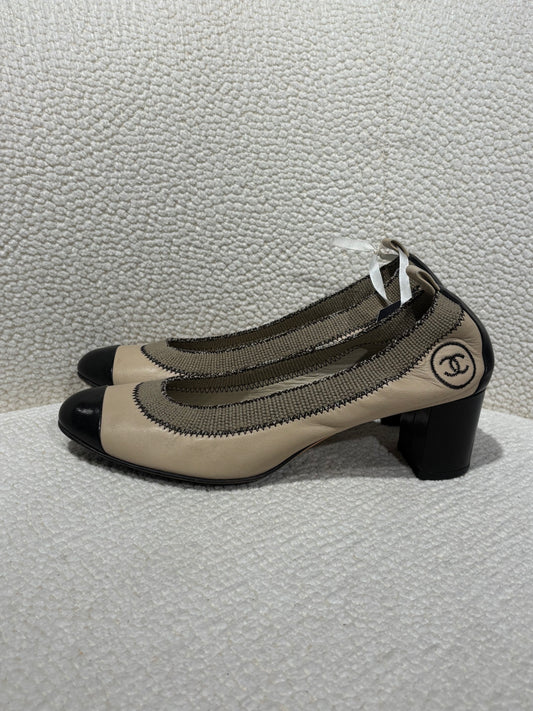 Chanel Pumps – Beige & Black Leather – EU 38