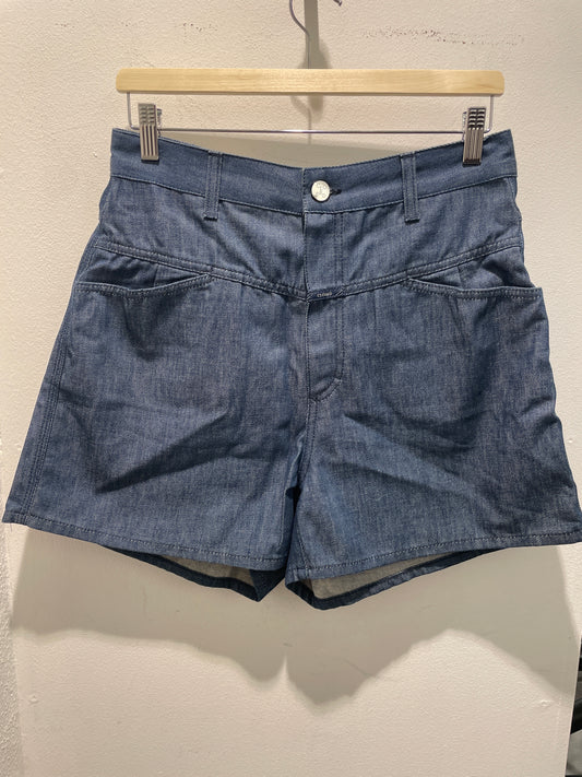 Closed — High-Waisted Denim Shorts with Signature X-Pockets (Size W31 / Fits EU 40-42)