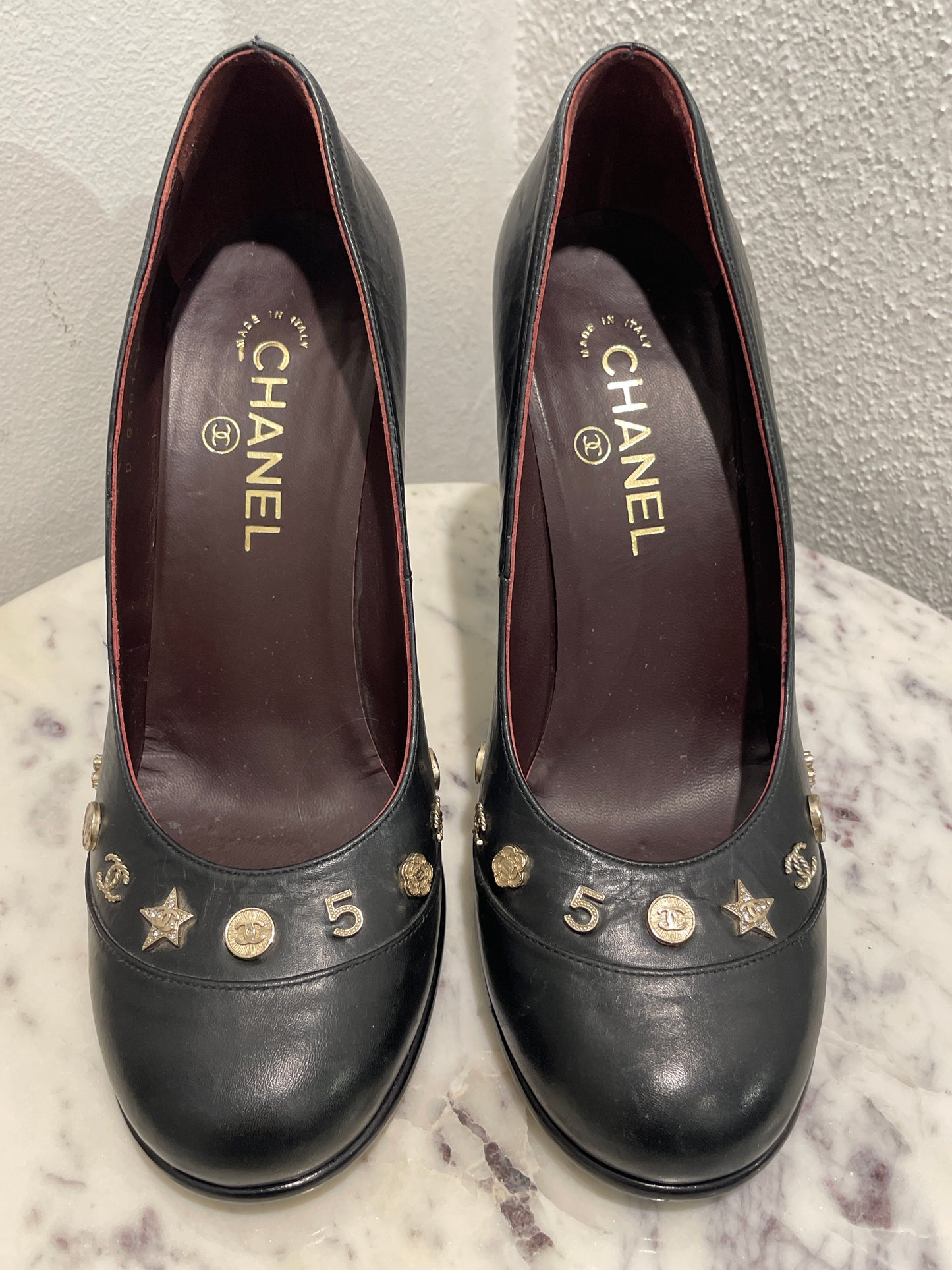 Chanel Heels – Rare in Black Leather & Gold Medallion Symbols - EU 40C