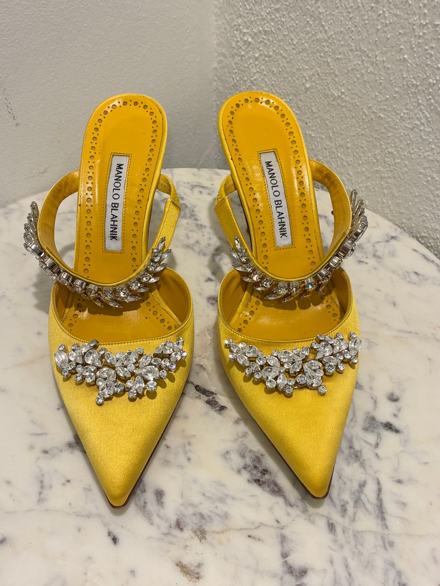 Manolo Blahnik - Heels - Yellow Satin & Crystals - Size 39.5 - Medinas Wardrobe