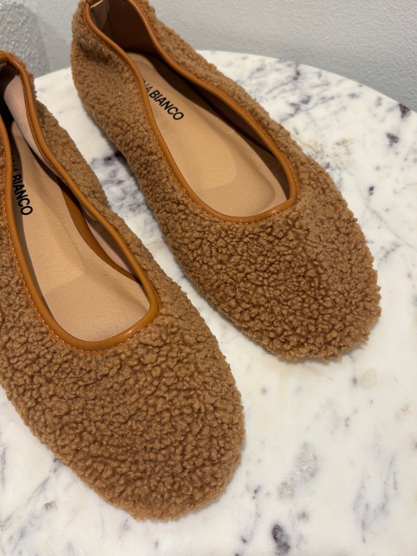 Medina x Bianco - Camel fleece ballerinas - 39 - Medinas Wardrobe