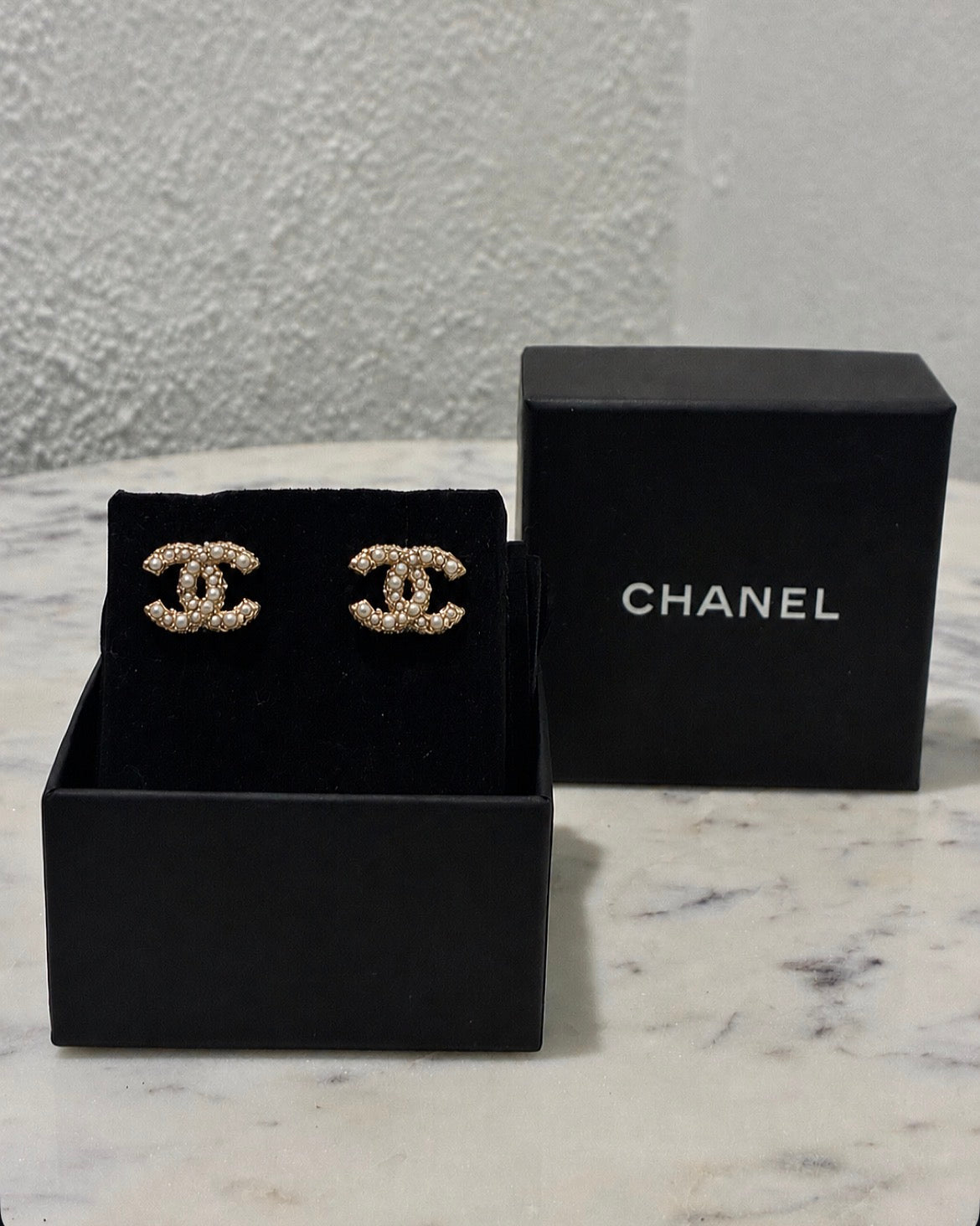Chanel CC Earrings – Pearls & Stone Details