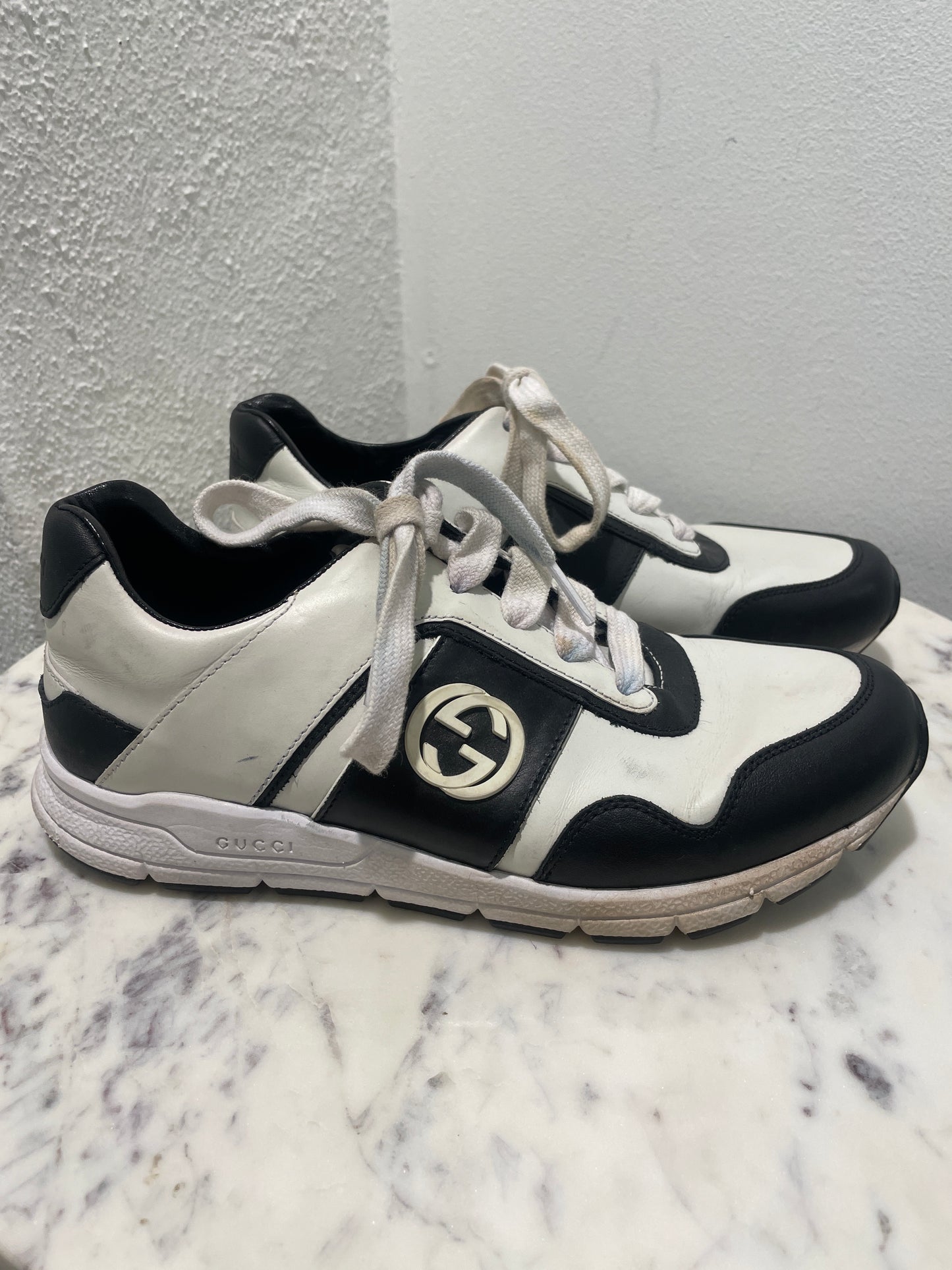 Gucci Black & White Interlocking G Leather Sneakers - 36