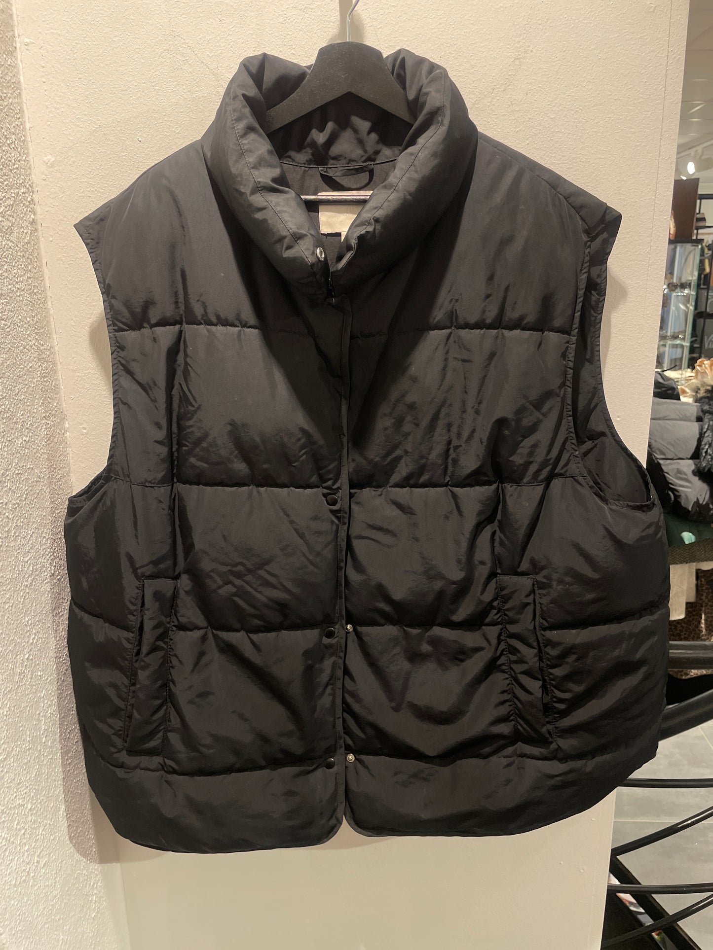 H&M - Thermal Vest - Black - Medinas Wardrobe - XL