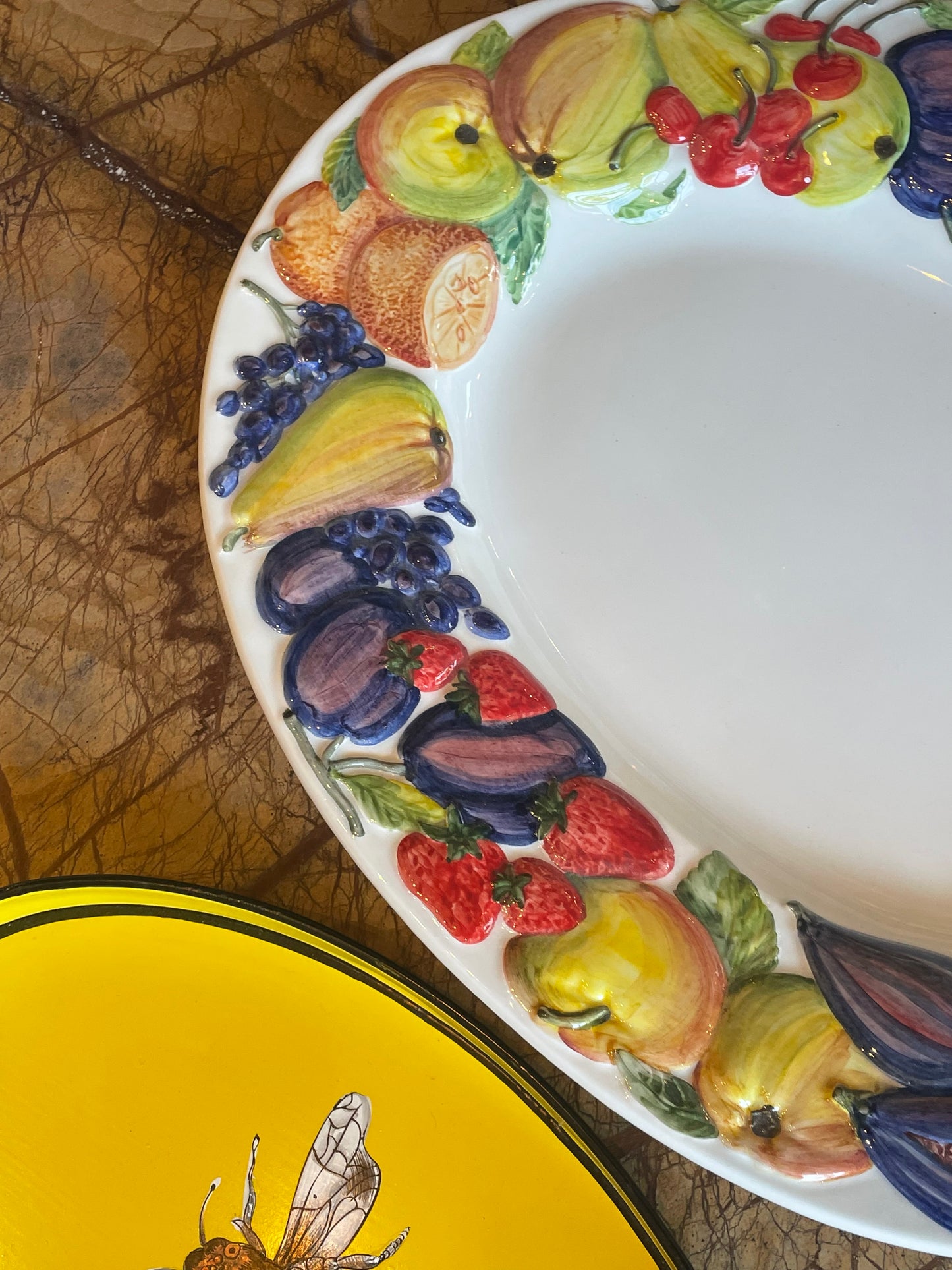 Stort fad m. frugtmotiv - Italiensk porcelæn