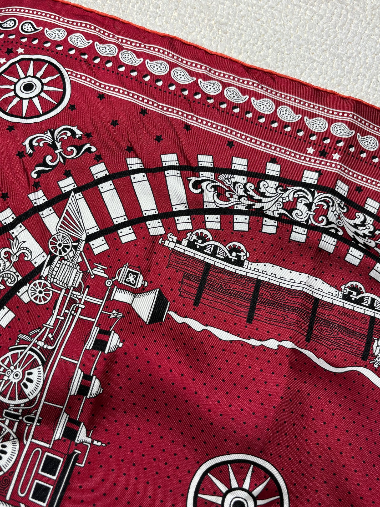 Hermés - Silk Scarf - Red & White