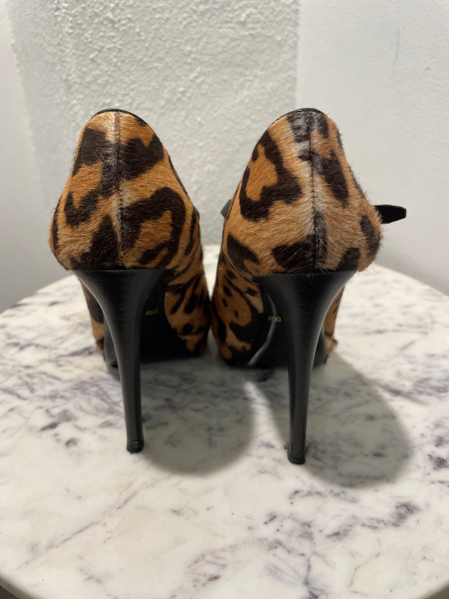 Roberto Cavalli Leopard Print Ponyhair Peep-Toe Platform Pumps - 36