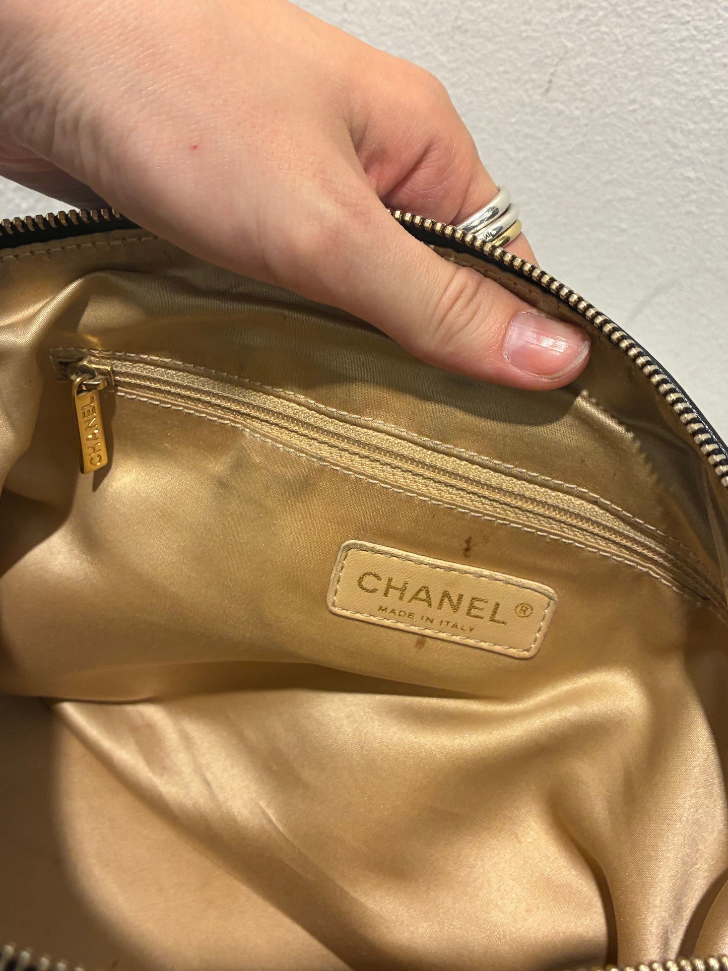 Chanel CC Chain Shoulder Bag – Black Lambskin & Gold Hardware