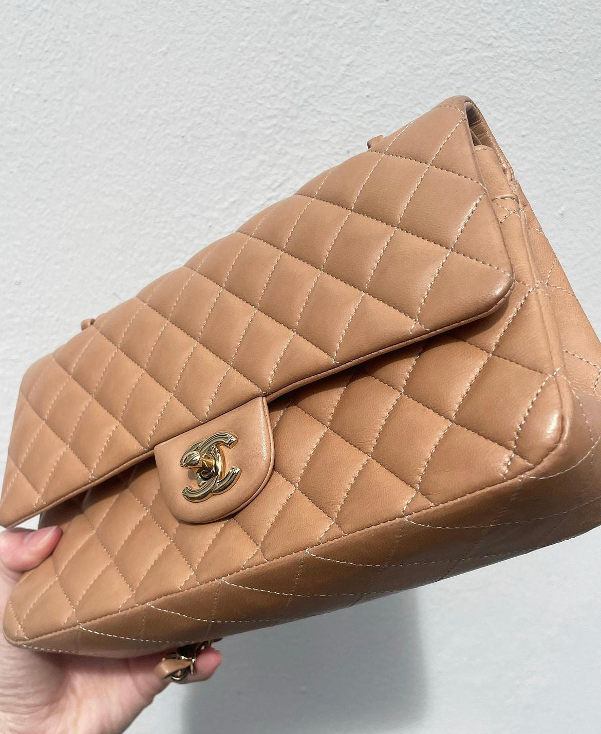 Chanel - Classic flap bag - Beige lammeskind m. guld hrdw.