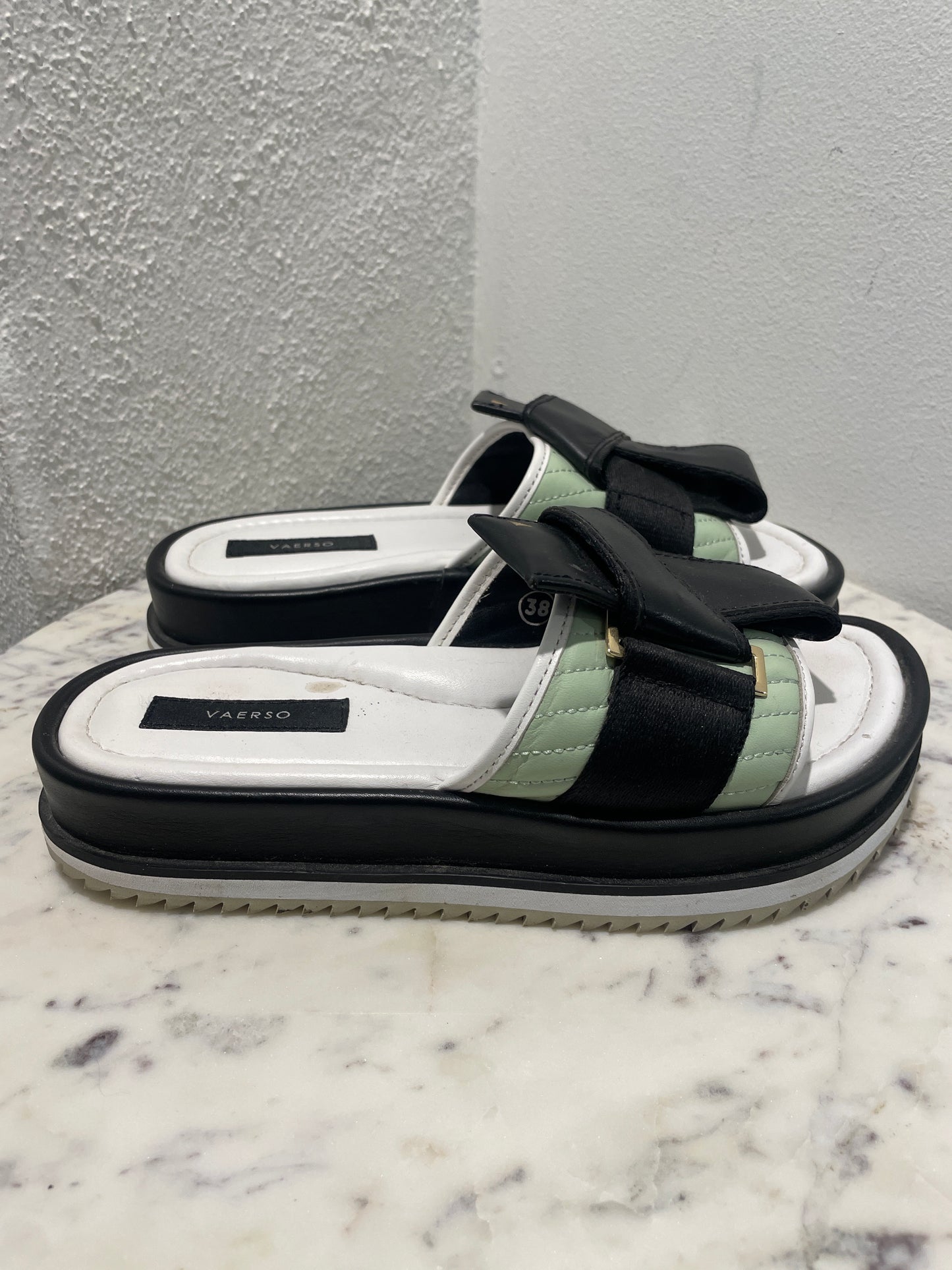 Vaerso Chunky Platform Crossover Sandals - 38