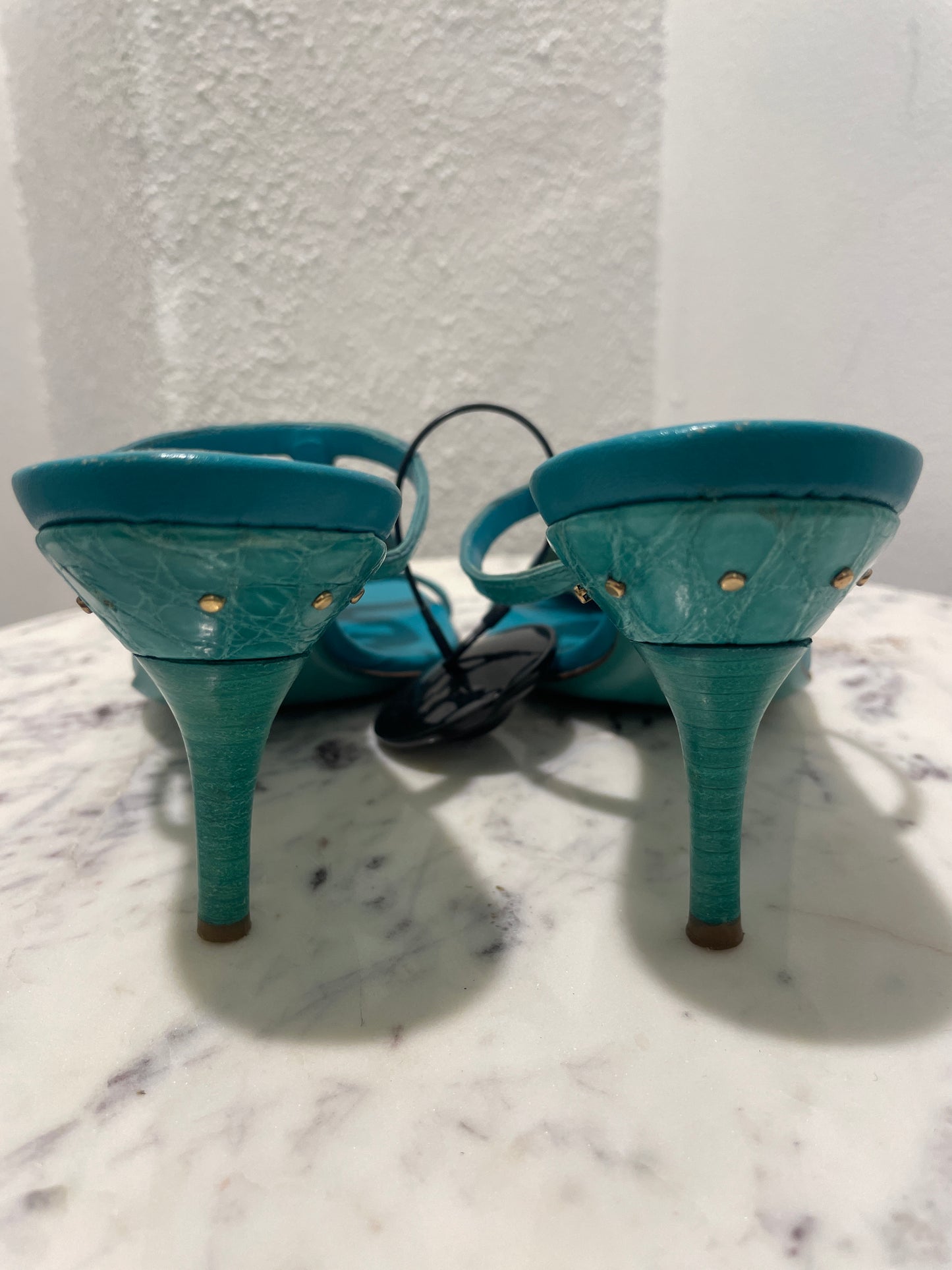 Gucci Turquoise Interlocking GG Studded Crocodile-Embossed Mule Sandals - 37,5 C