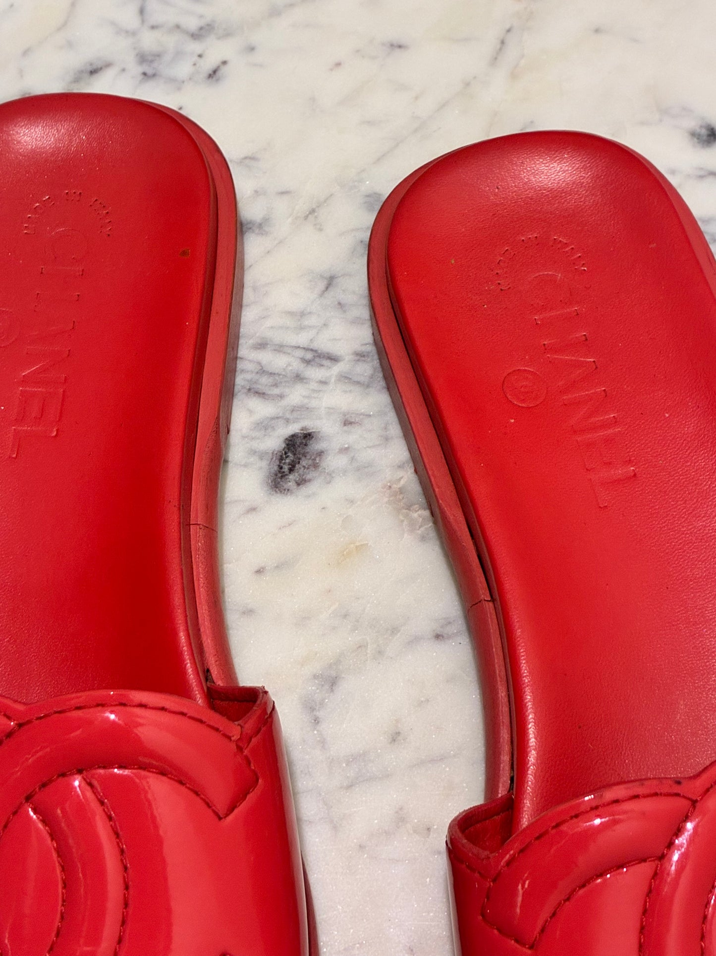 Chanel Sandals - CC Slide Sandals in Rasberry Patent Leather - 39