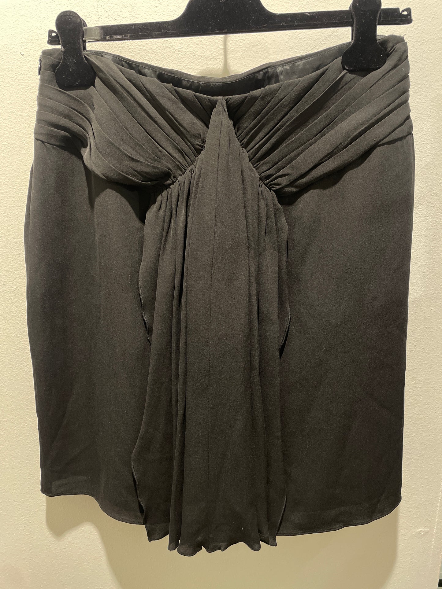 Valentino silk skirt – beautiful details on back - EU40