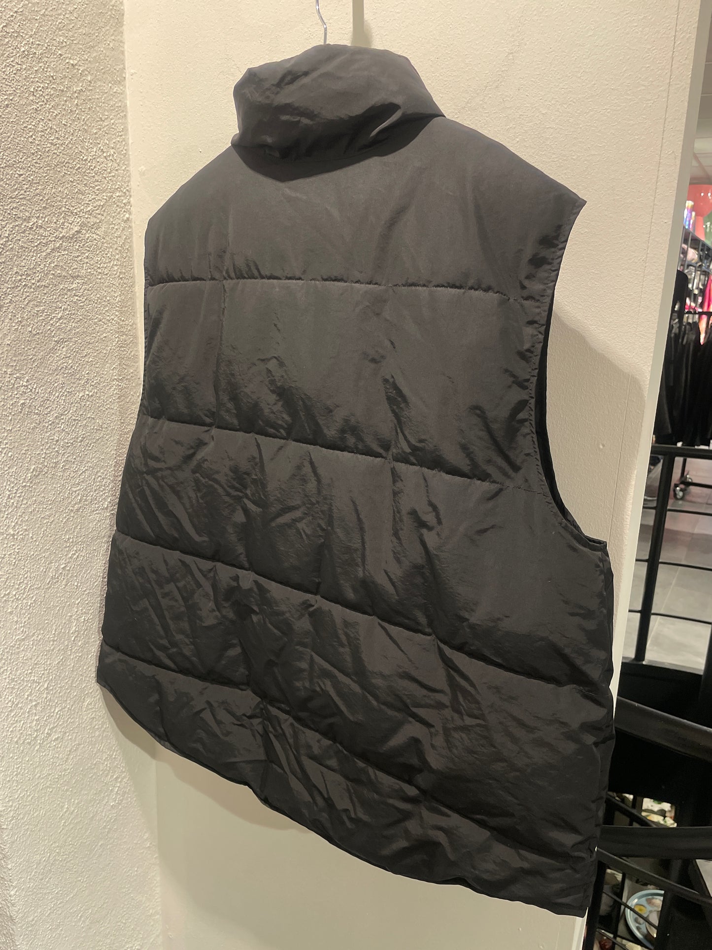 H&M - Thermal Vest - Black - Medinas Wardrobe - XL