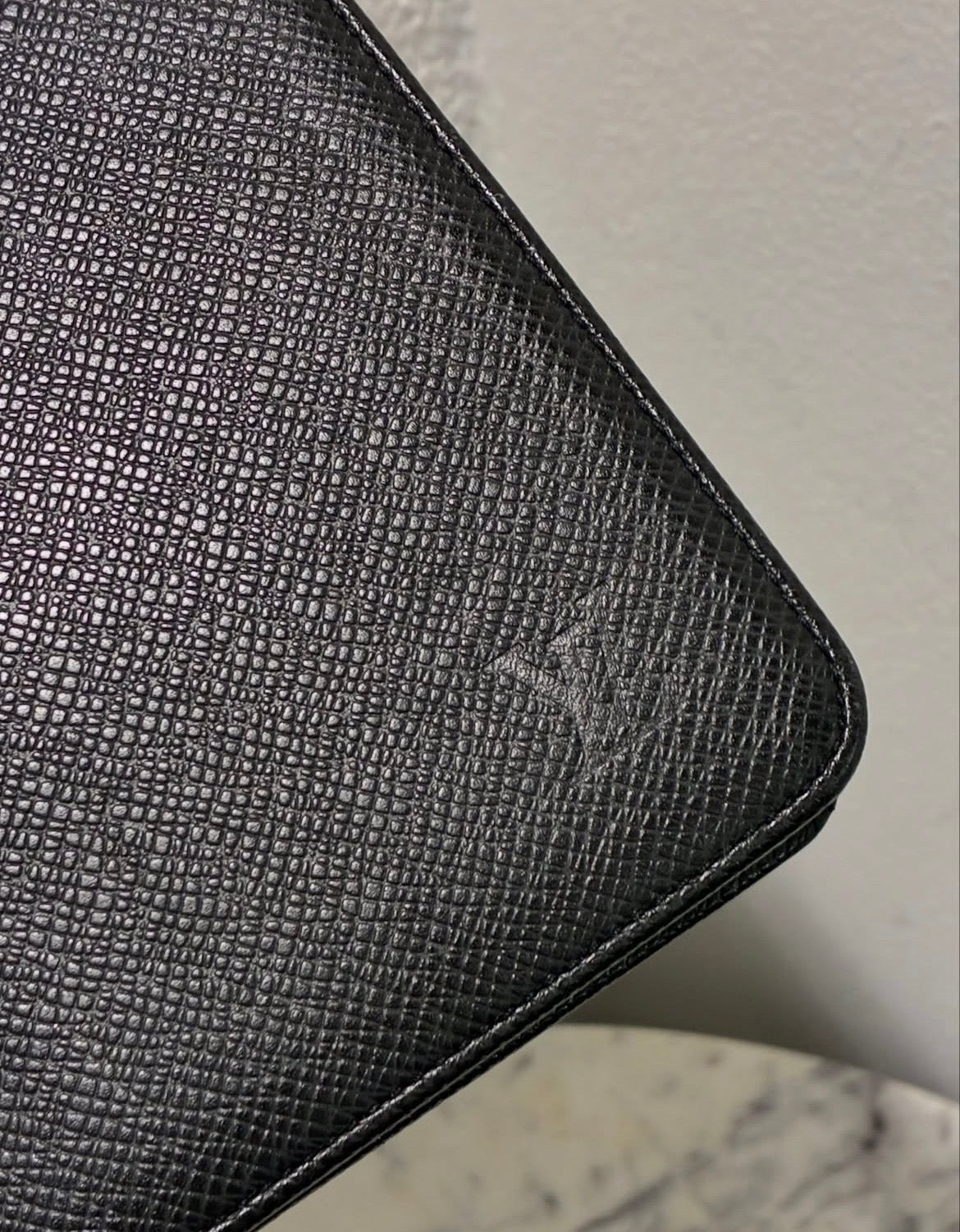 Louis Vuitton Agenda/Document Holder MM - Black Taiga Leather