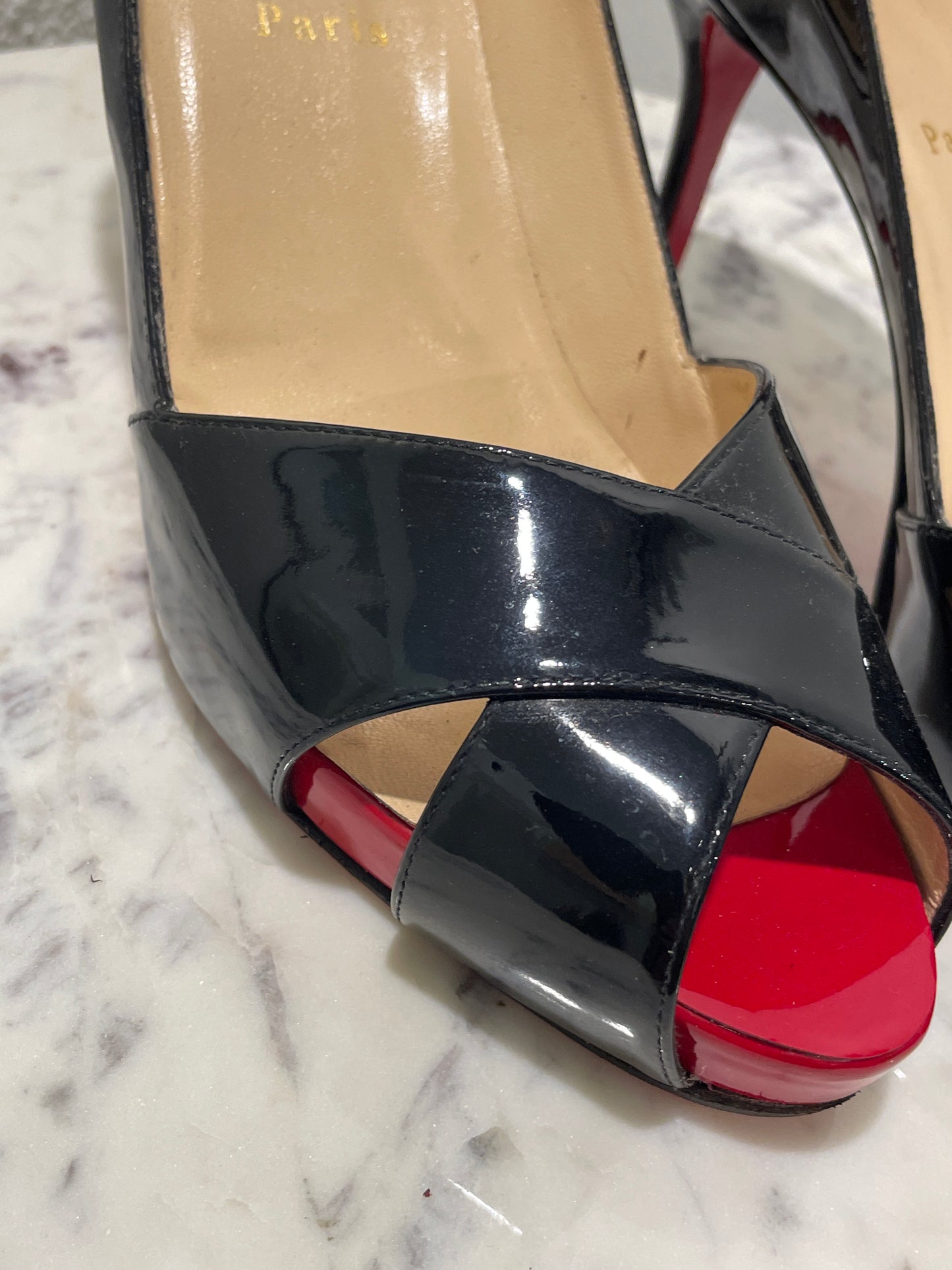 Christian Louboutin Shelley Pumps in Patent Leather – 40,5