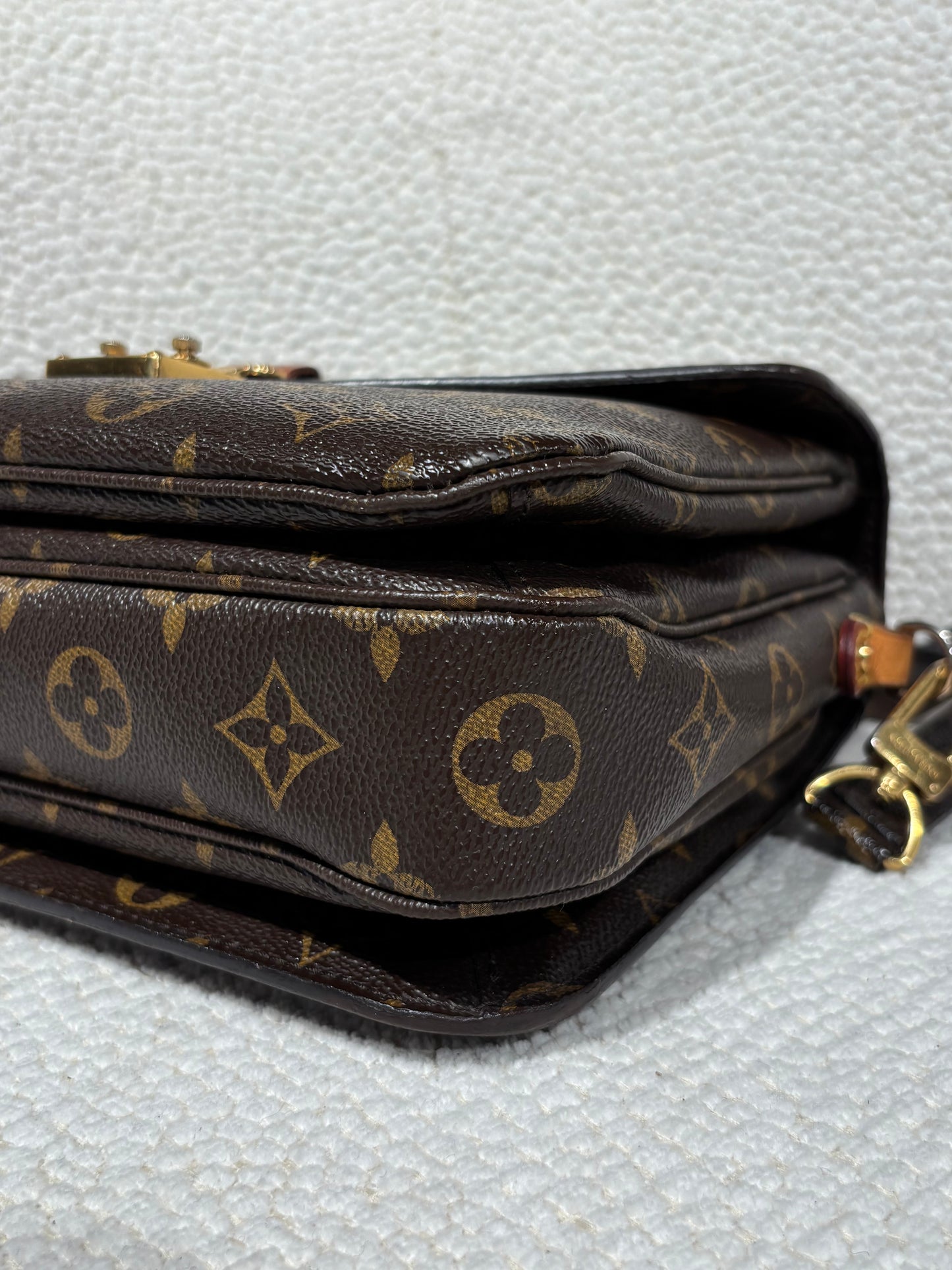 Louis Vuitton Pochette Métis – Brown Iconic Monogram leather